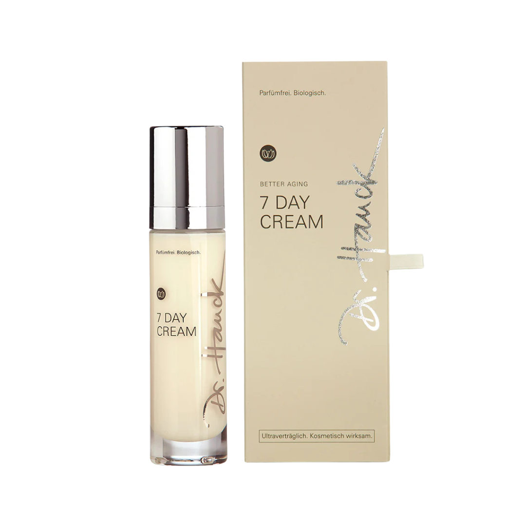 Ein Bild aus dem Taiga Store von taiga.green. Eine beigefarbene Schachtel und ein passender Flakon der Dr. Hauck Better Aging 7 Day Cream mit minimalistischem Design und silbernen Akzenten, die nebeneinander vor einem transparenten Hintergrund stehen. Jetzt bestellen im Eco Shop von www.taiga.green. Hier nachhaltig einkaufen mit dem Taiga Eco Rating