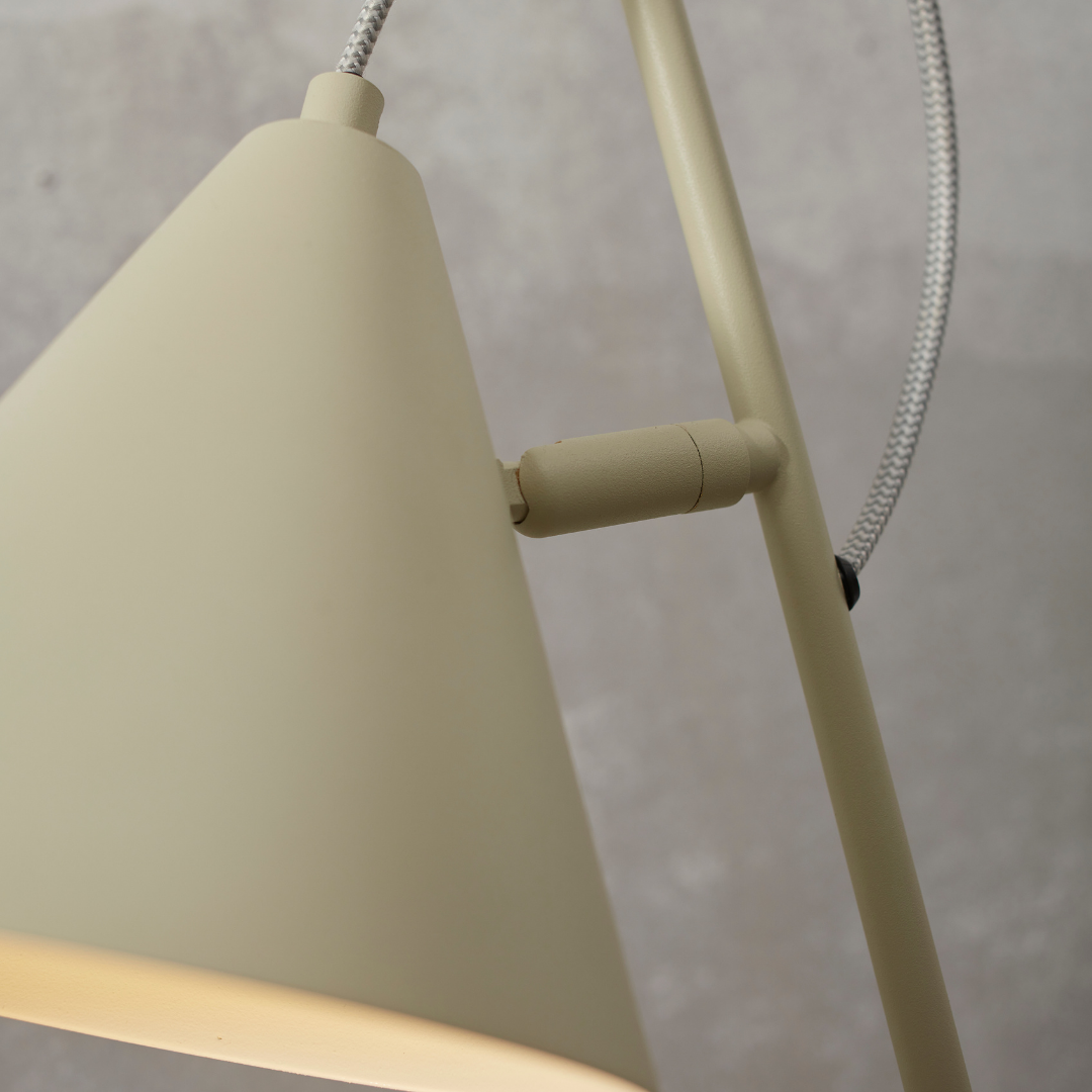 Tischlampe Lisbon spitzer Schirm