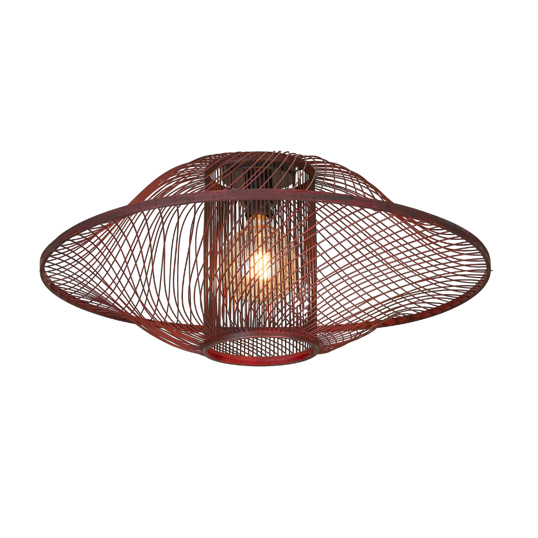 Ein Bild aus dem Taiga Store von taiga.green. Die Deckenlampe Maui ist eine moderne Deckenleuchte mit einem kreisförmigen Schirm aus Bambus mit den Maßen ø70xh.30cm L und einer freiliegenden Glühbirne in der Mitte. Jetzt bestellen im Eco Shop von www.taiga.green. Hier nachhaltig einkaufen mit dem Taiga Eco Rating