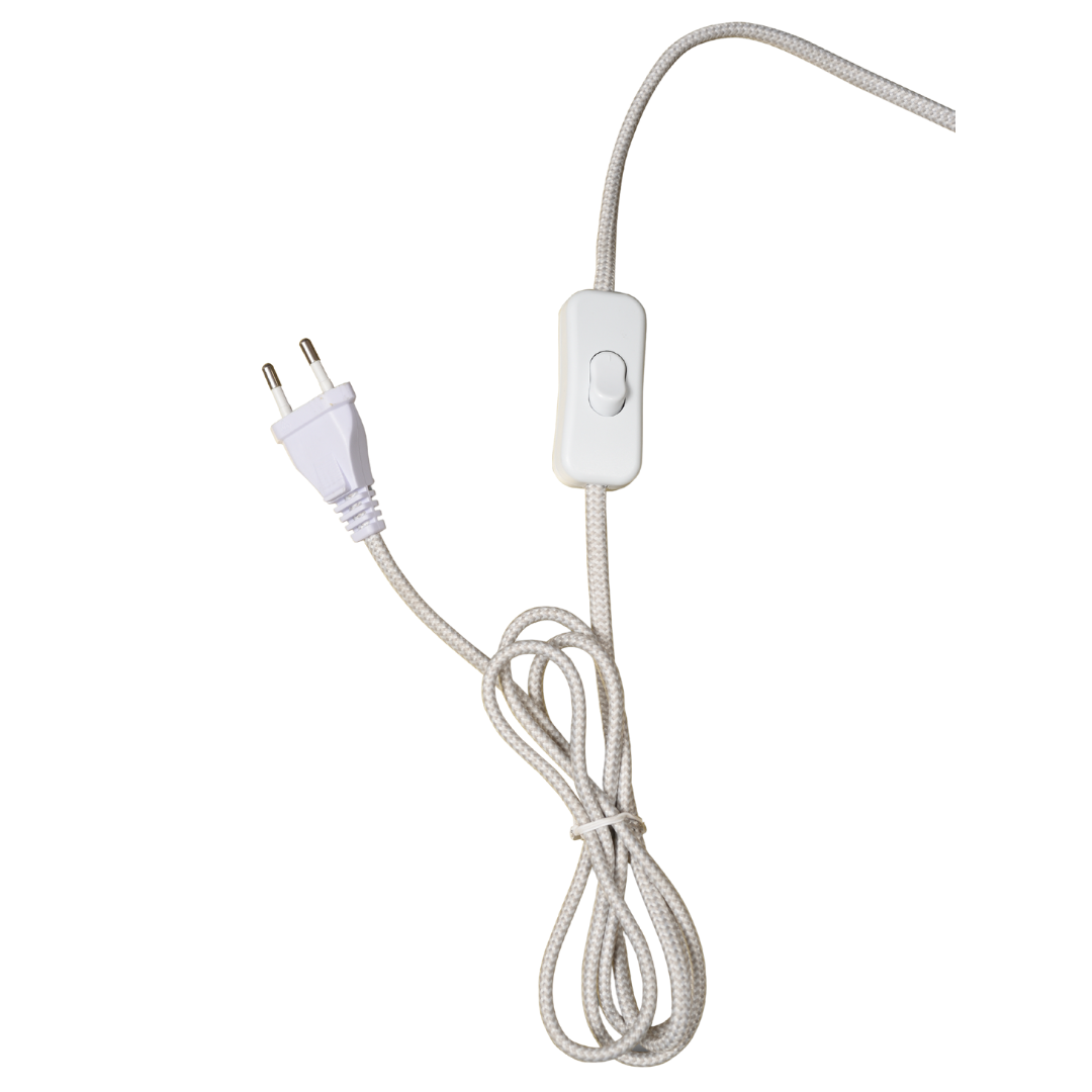 Ein Bild aus dem Taiga Store von taiga.green. Ein weißes Stromkabel mit einem zweipoligen Stecker und einem Inline-Schalter, lose aufgerollt vor einem schlichten Hintergrund. Jetzt bestellen im Eco Shop von www.taiga.green. Hier nachhaltig einkaufen mit dem Taiga Eco Rating
