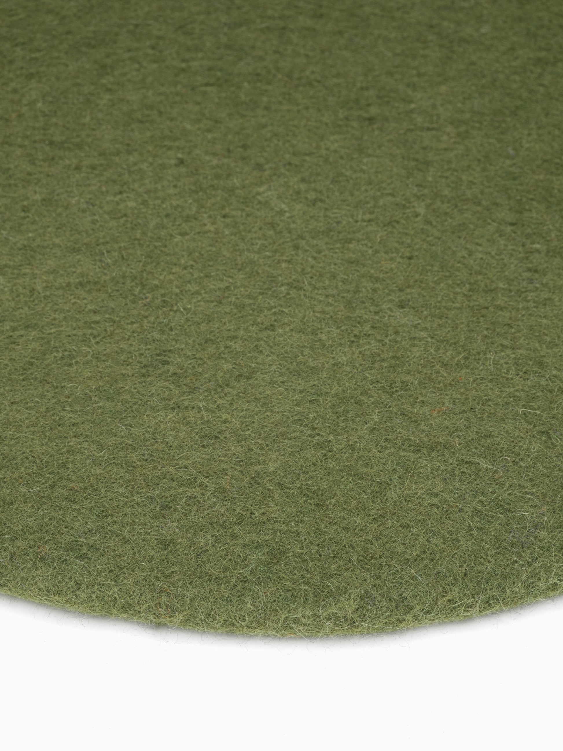 myfelt Jost Filzkugelteppich Grün aus Schurwolle – Bild 3