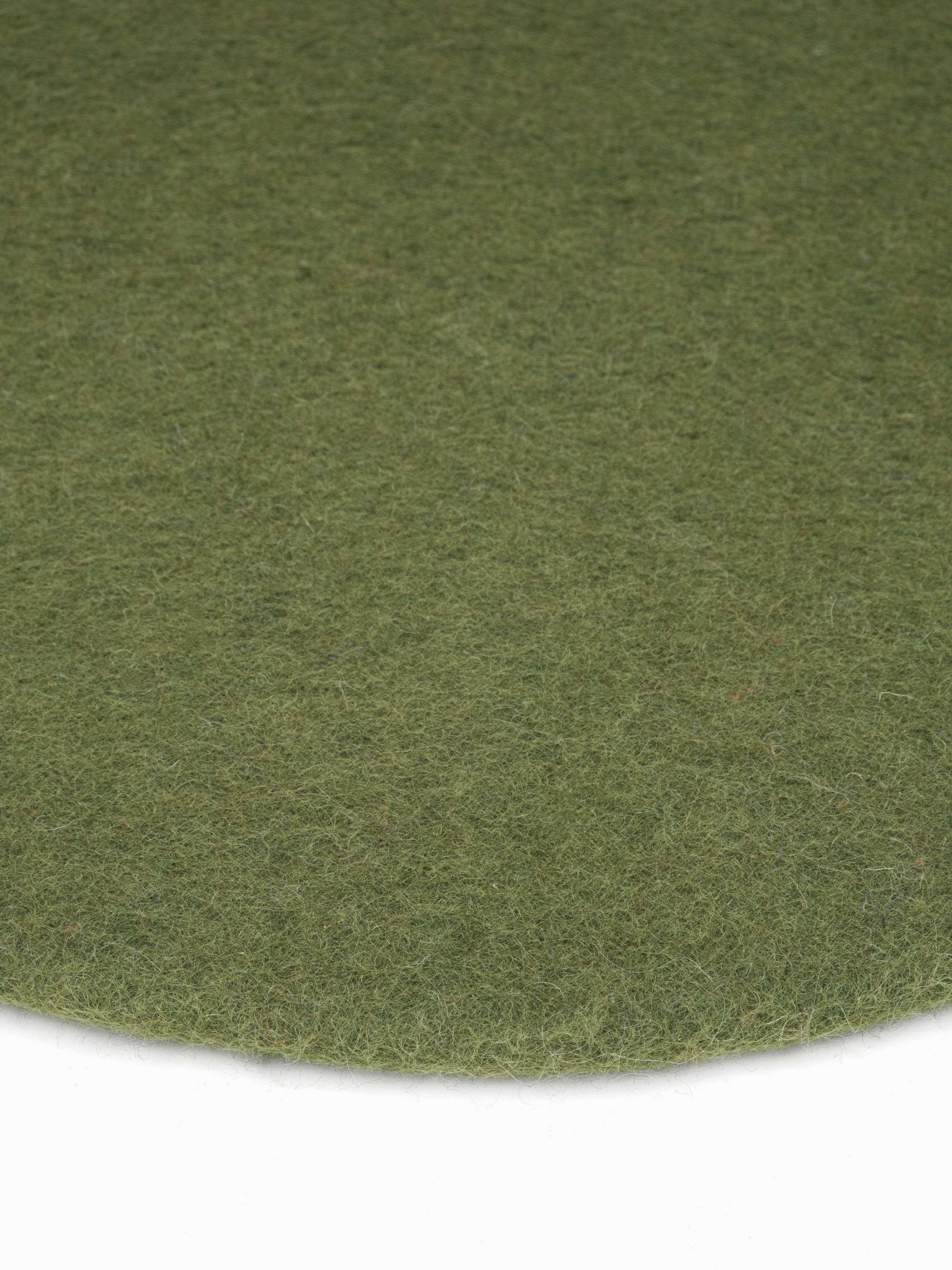 myfelt Jost Filzkugelteppich Grün aus Schurwolle – Bild 3