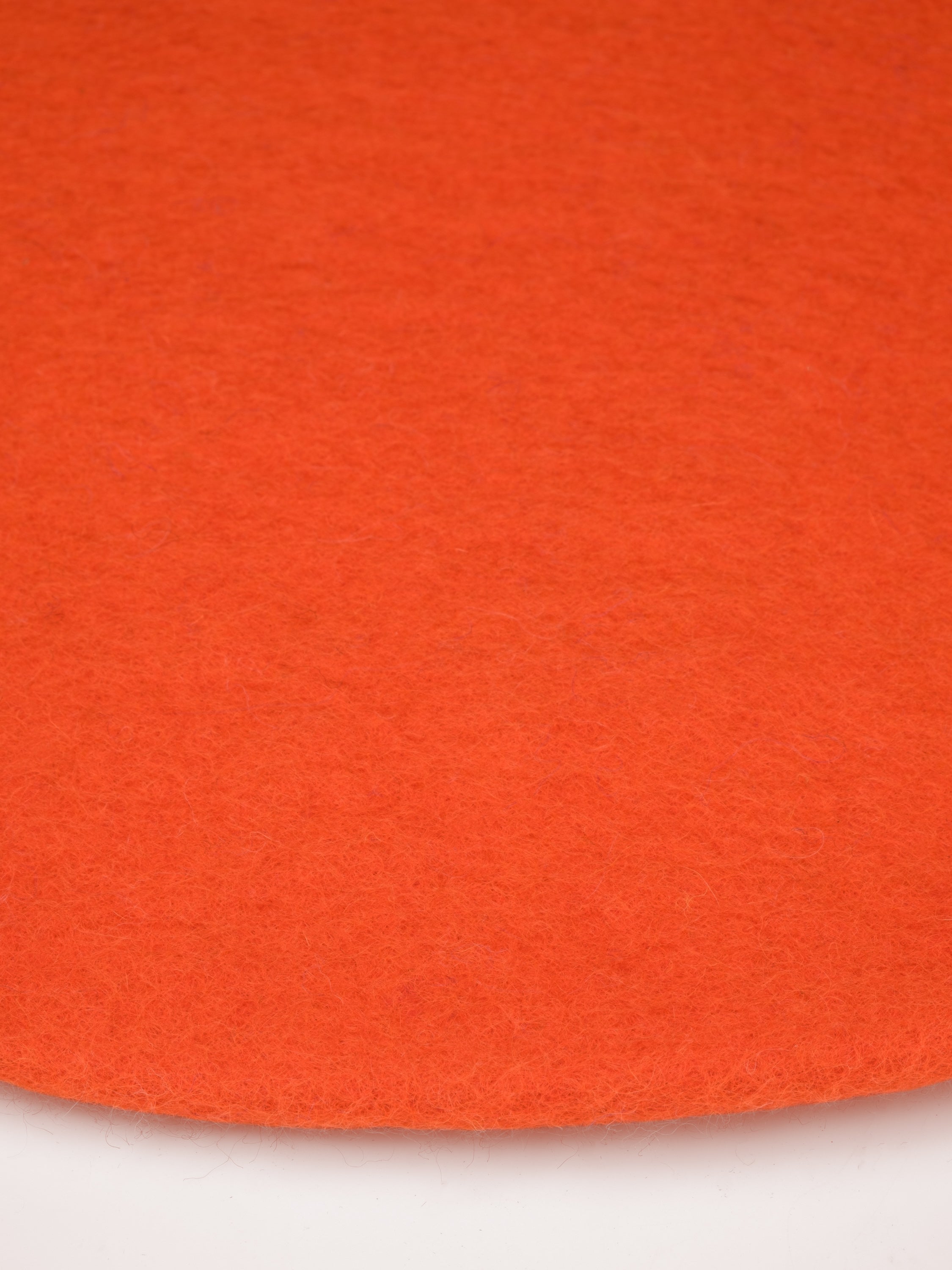 myfelt Mats Filzkugelteppich Rot, Orange aus Schurwolle – Bild 3