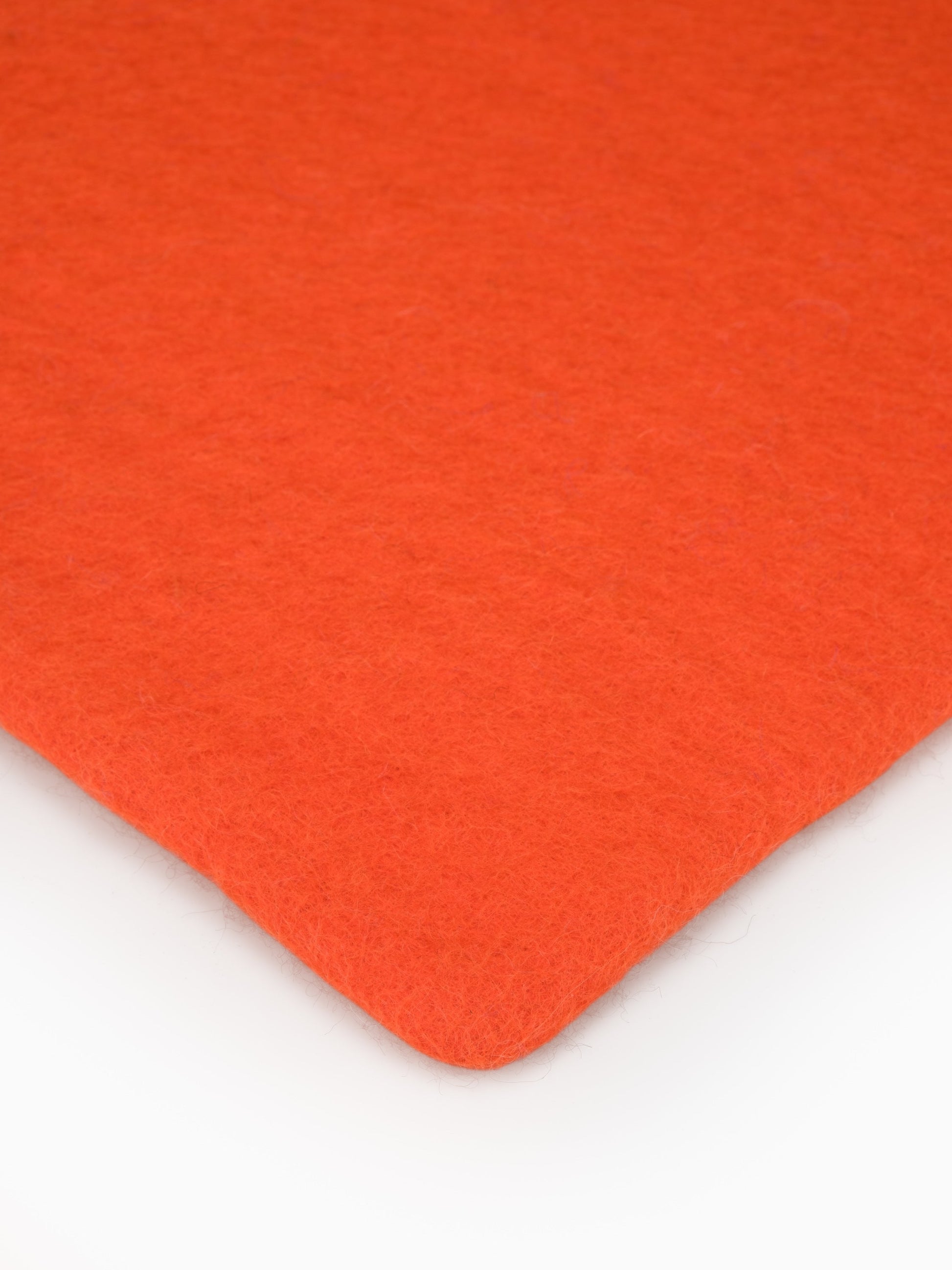 myfelt Mats Filzkugelteppich Rot, Orange aus Schurwolle – Bild 3