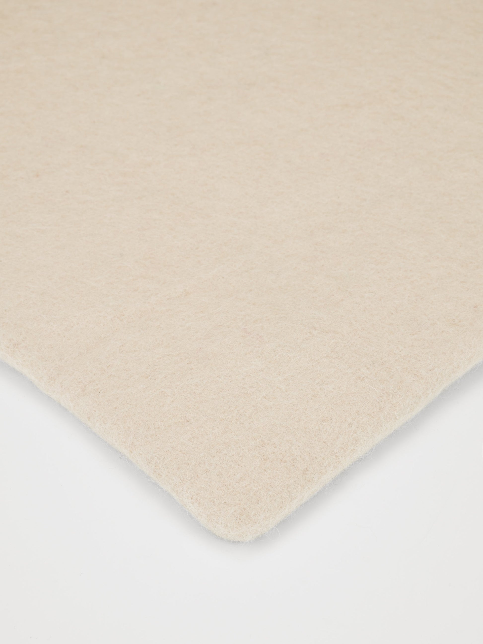 myfelt Levi Filzkugelteppich Beige aus Schurwolle – Bild 3