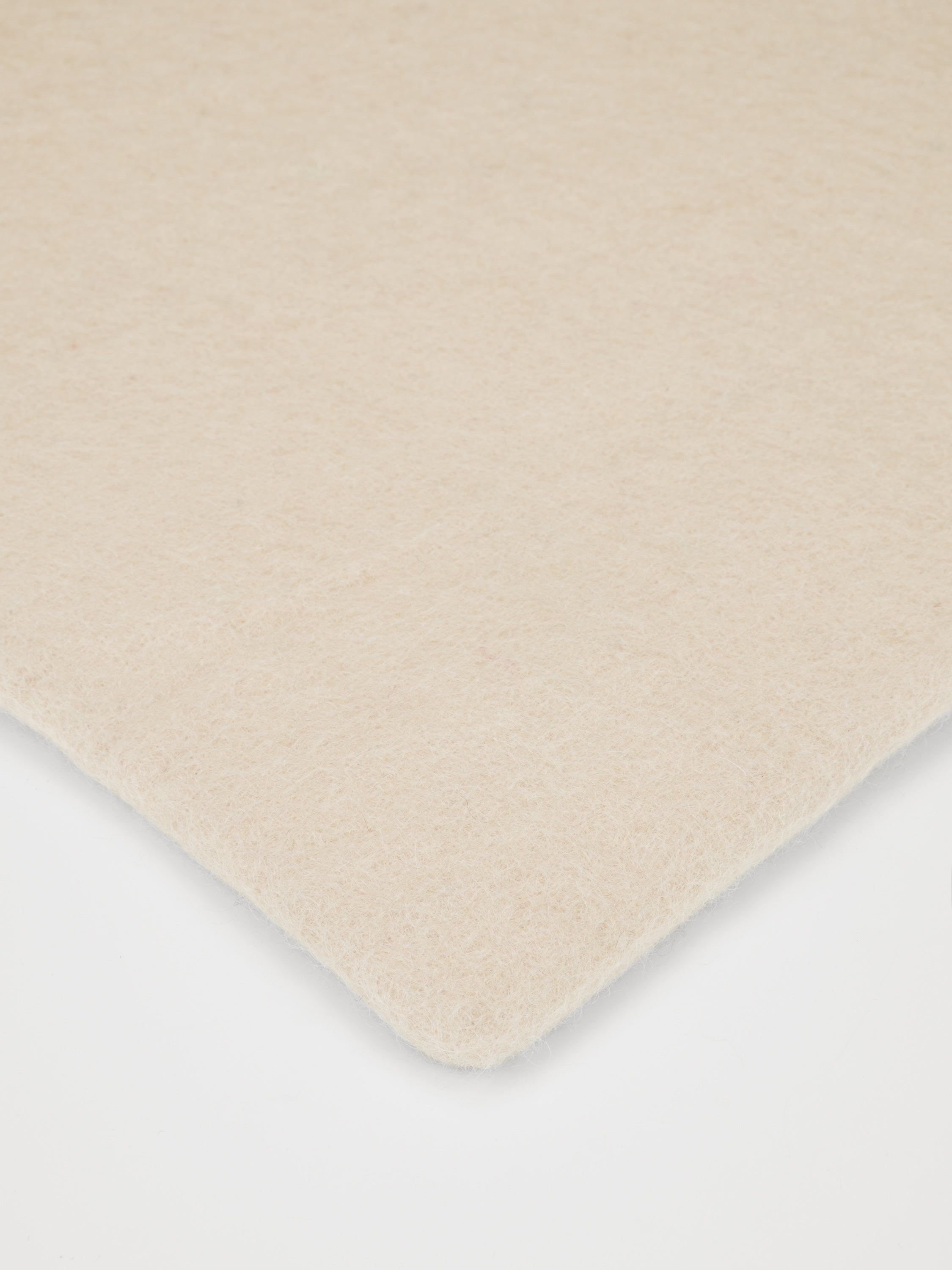 myfelt Levi Filzkugelteppich Beige aus Schurwolle – Bild 3