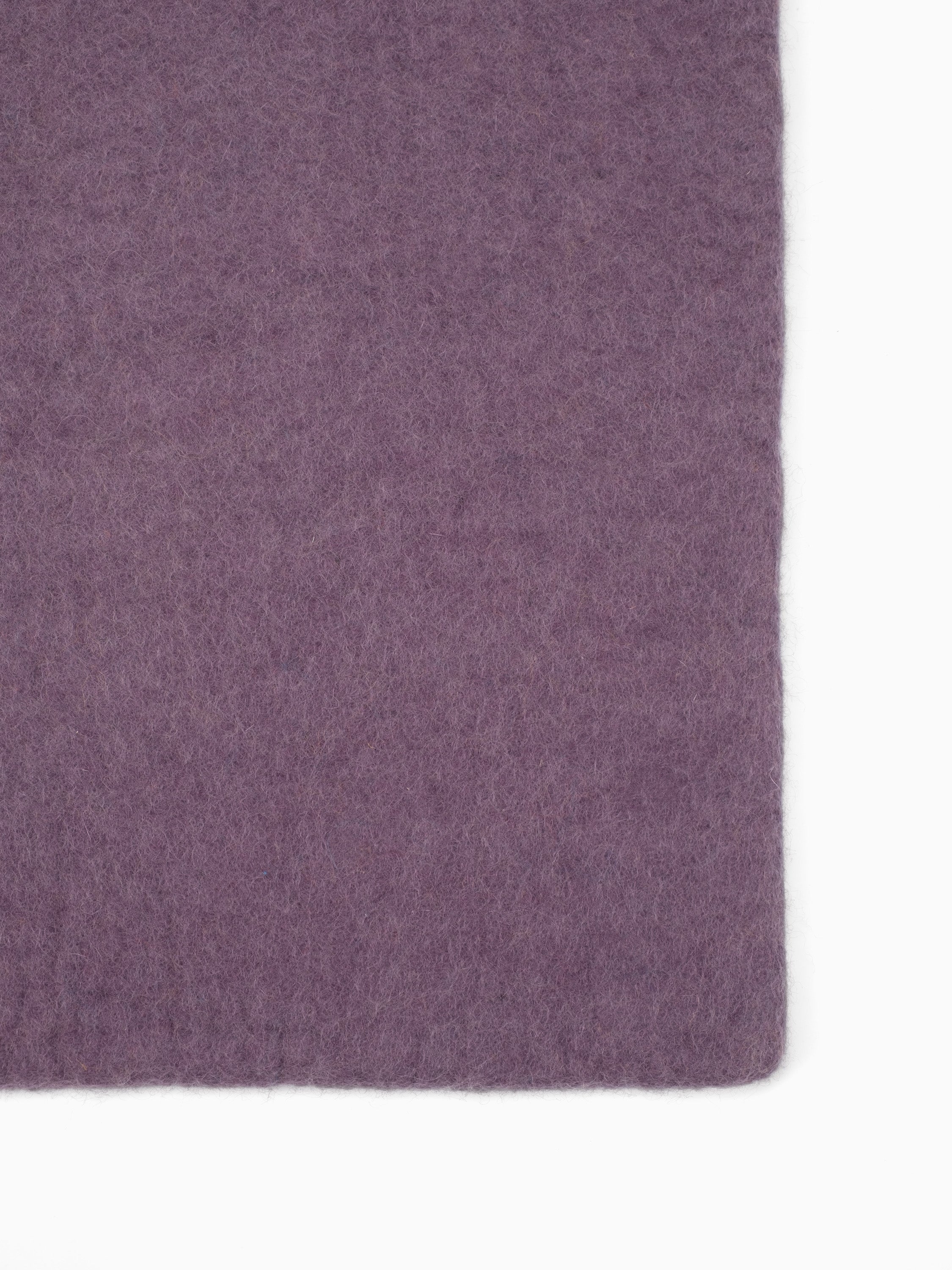 myfelt Frida Filzkugelteppich Blau, Rot, Lila aus Schurwolle – Bild 4