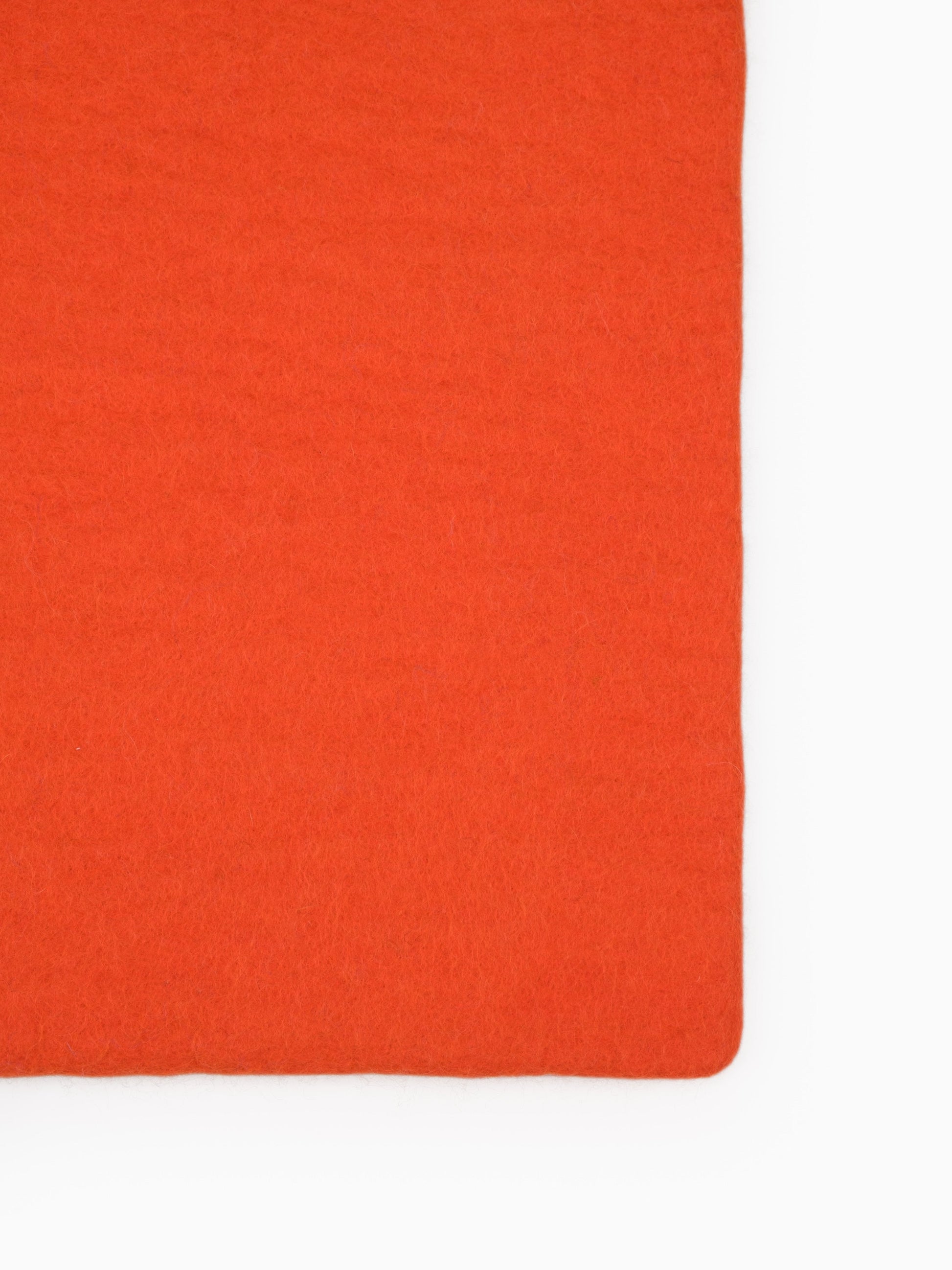 myfelt Mats Filzkugelteppich Rot, Orange aus Schurwolle – Bild 4