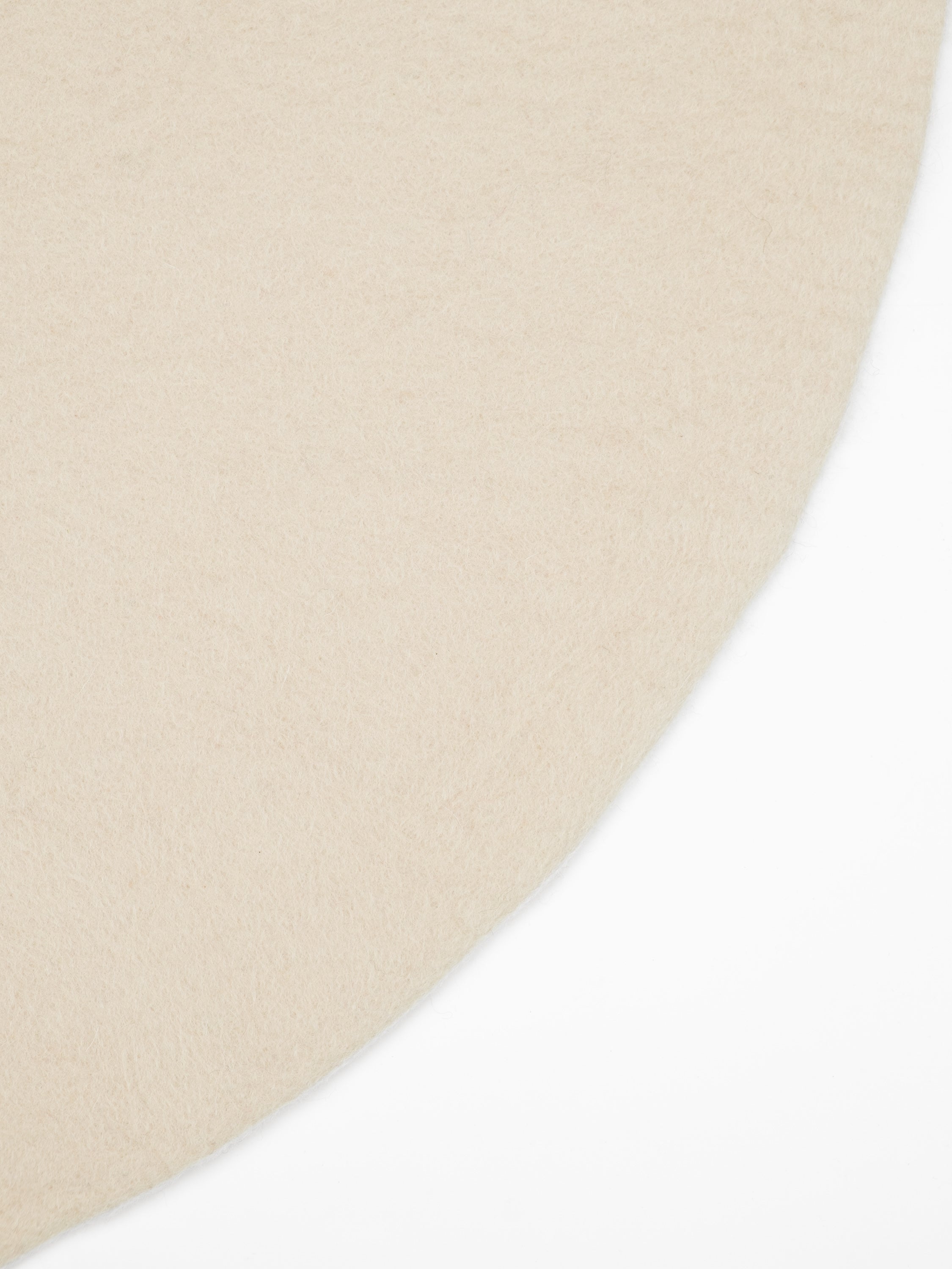 myfelt Levi Filzkugelteppich Beige aus Schurwolle – Bild 4