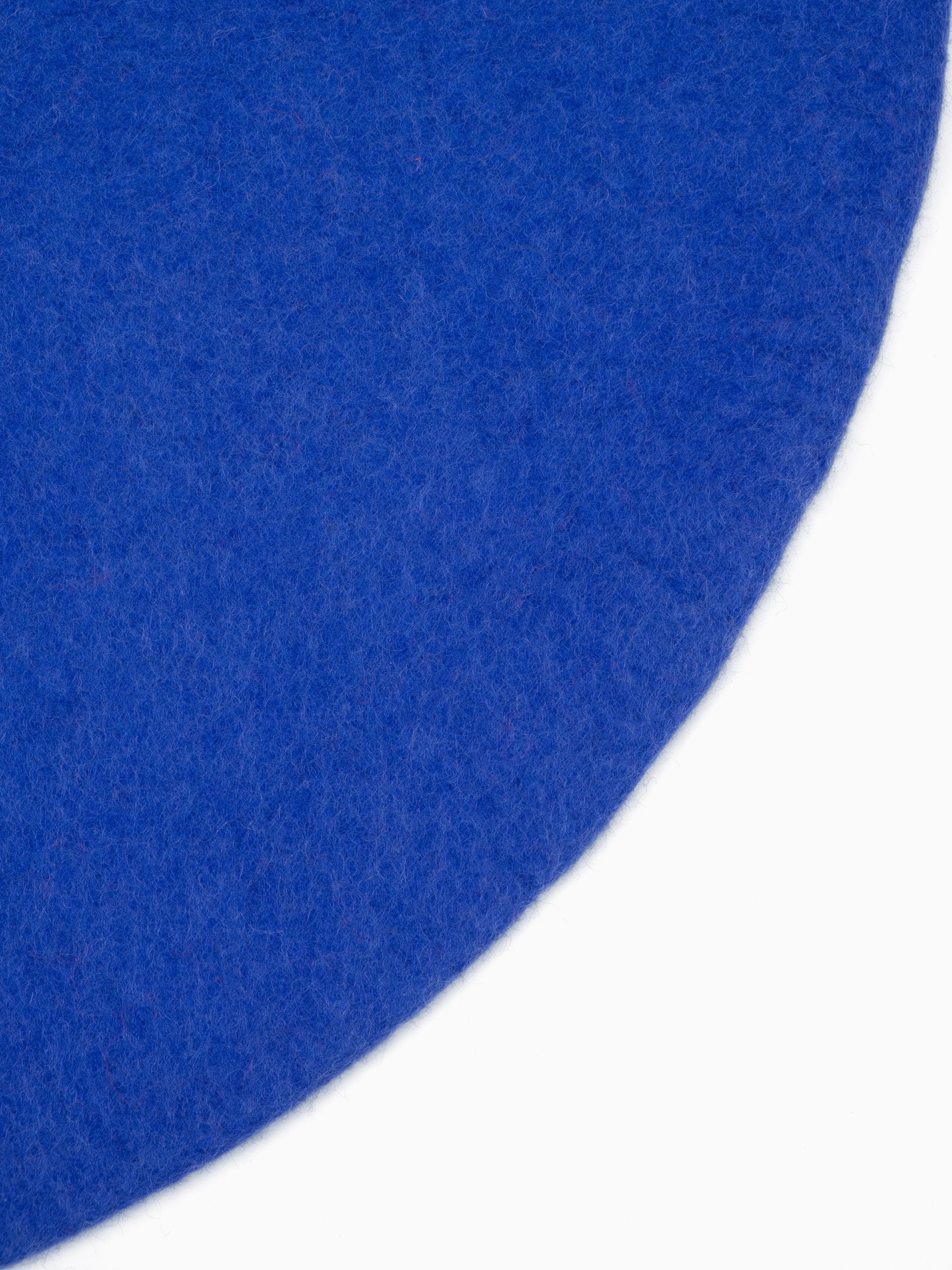 myfelt Isa Filzkugelteppich Blau aus Schurwolle – Bild 4