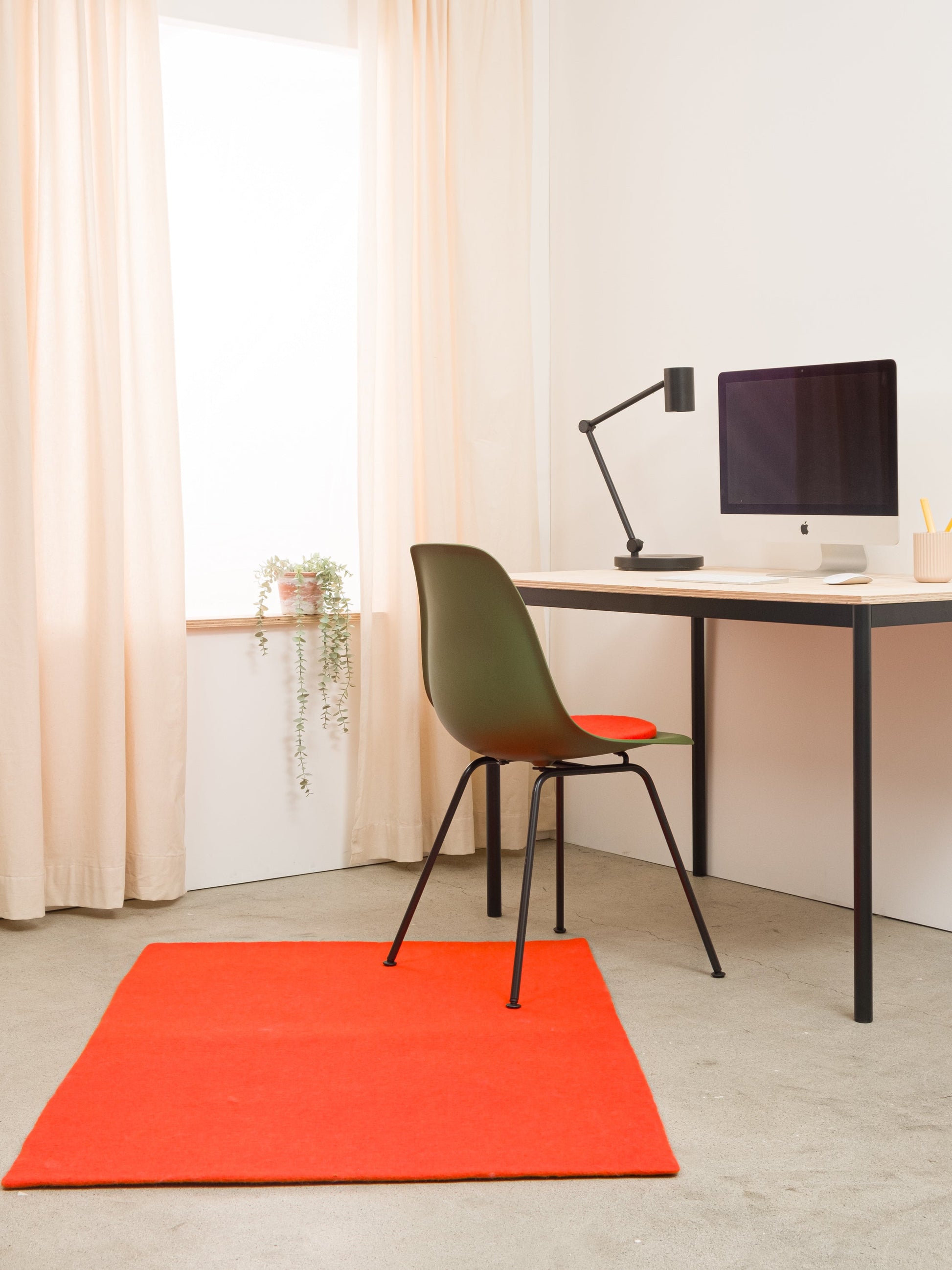 myfelt Mats Filzkugelteppich Rot, Orange aus Schurwolle – Bild 9