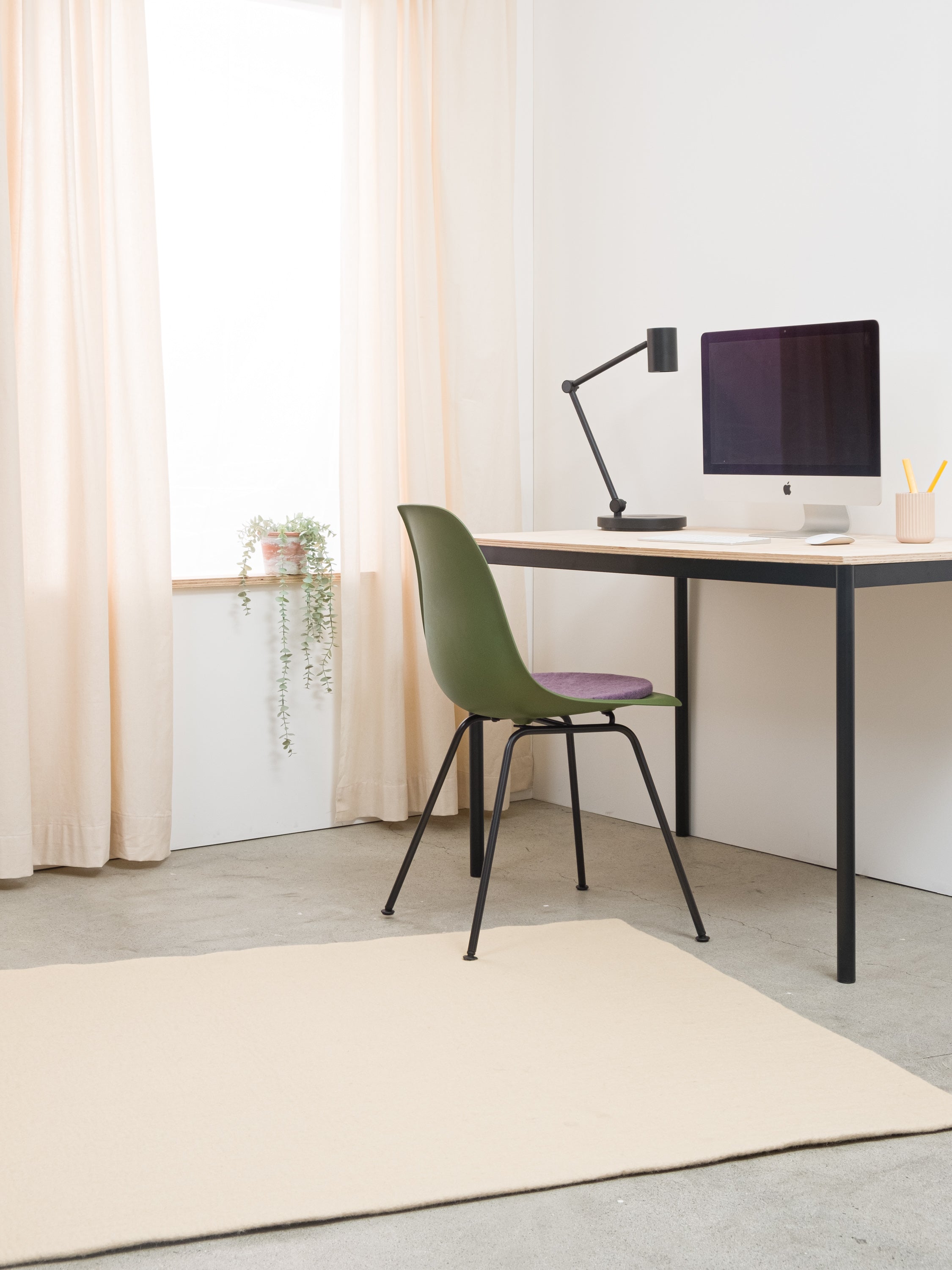myfelt Levi Filzkugelteppich Beige aus Schurwolle – Bild 10