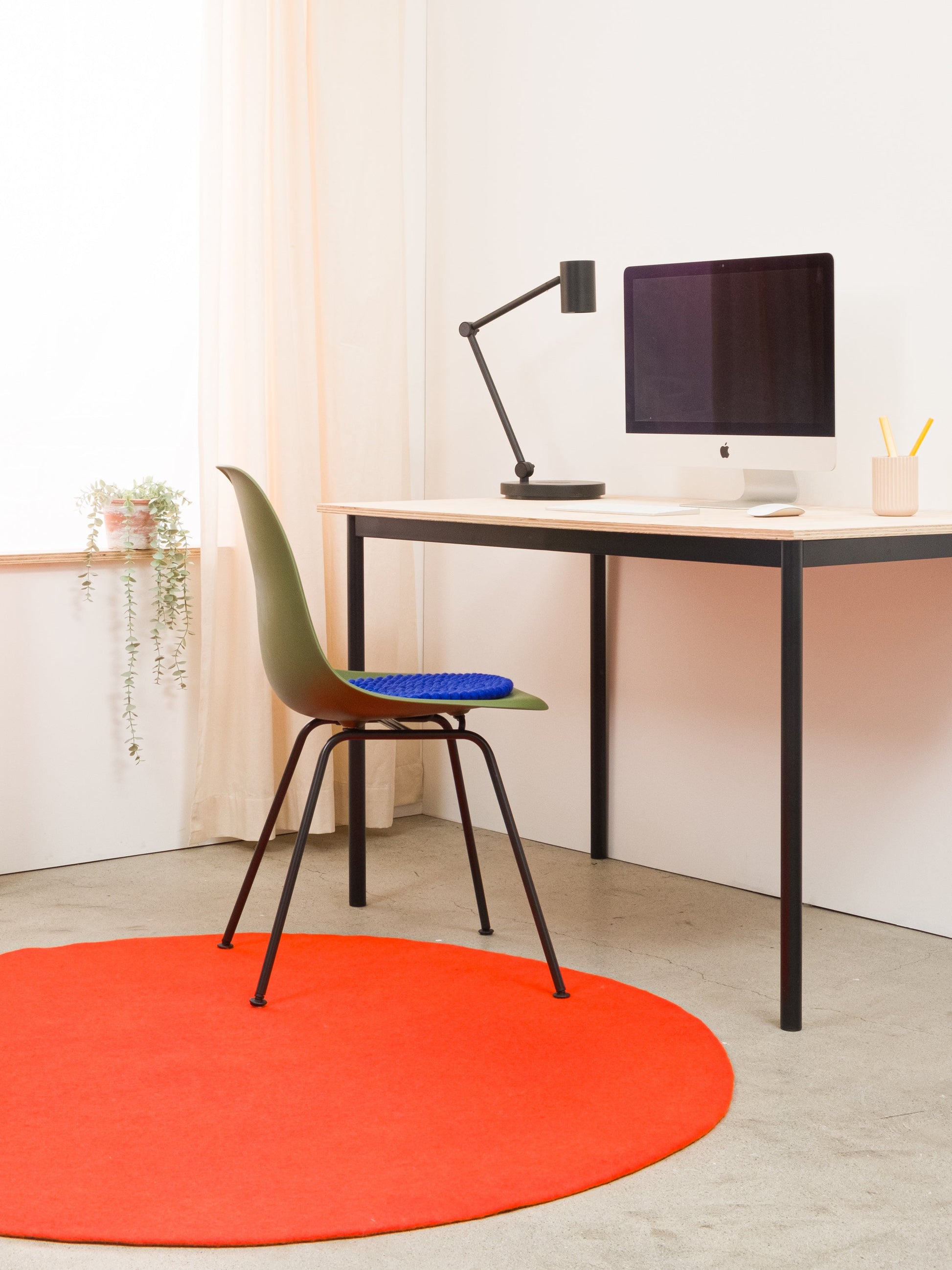 myfelt Mats Filzkugelteppich Rot, Orange aus Schurwolle – Bild 2