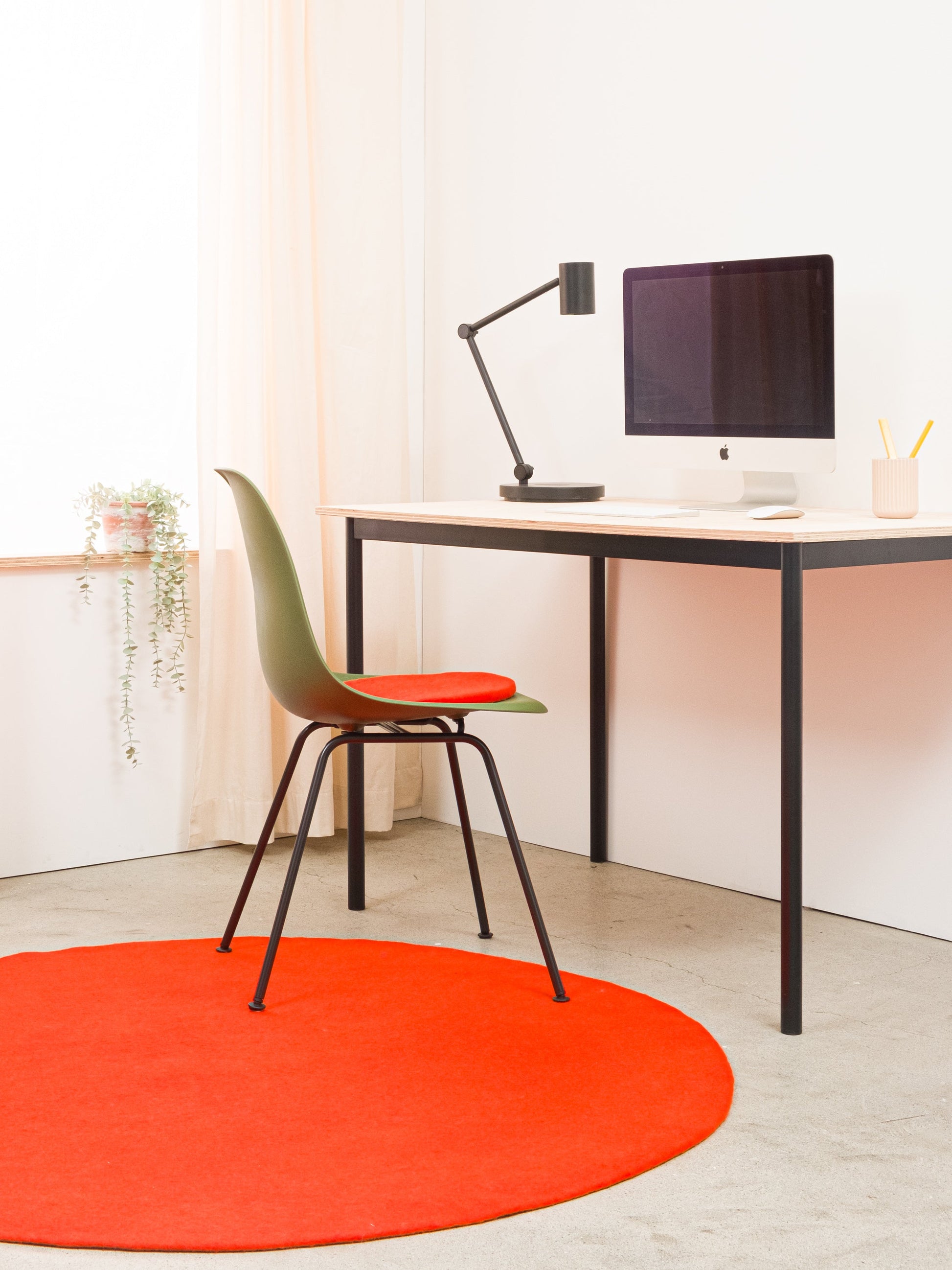myfelt Mats Filzkugelteppich Rot, Orange aus Schurwolle – Bild 5