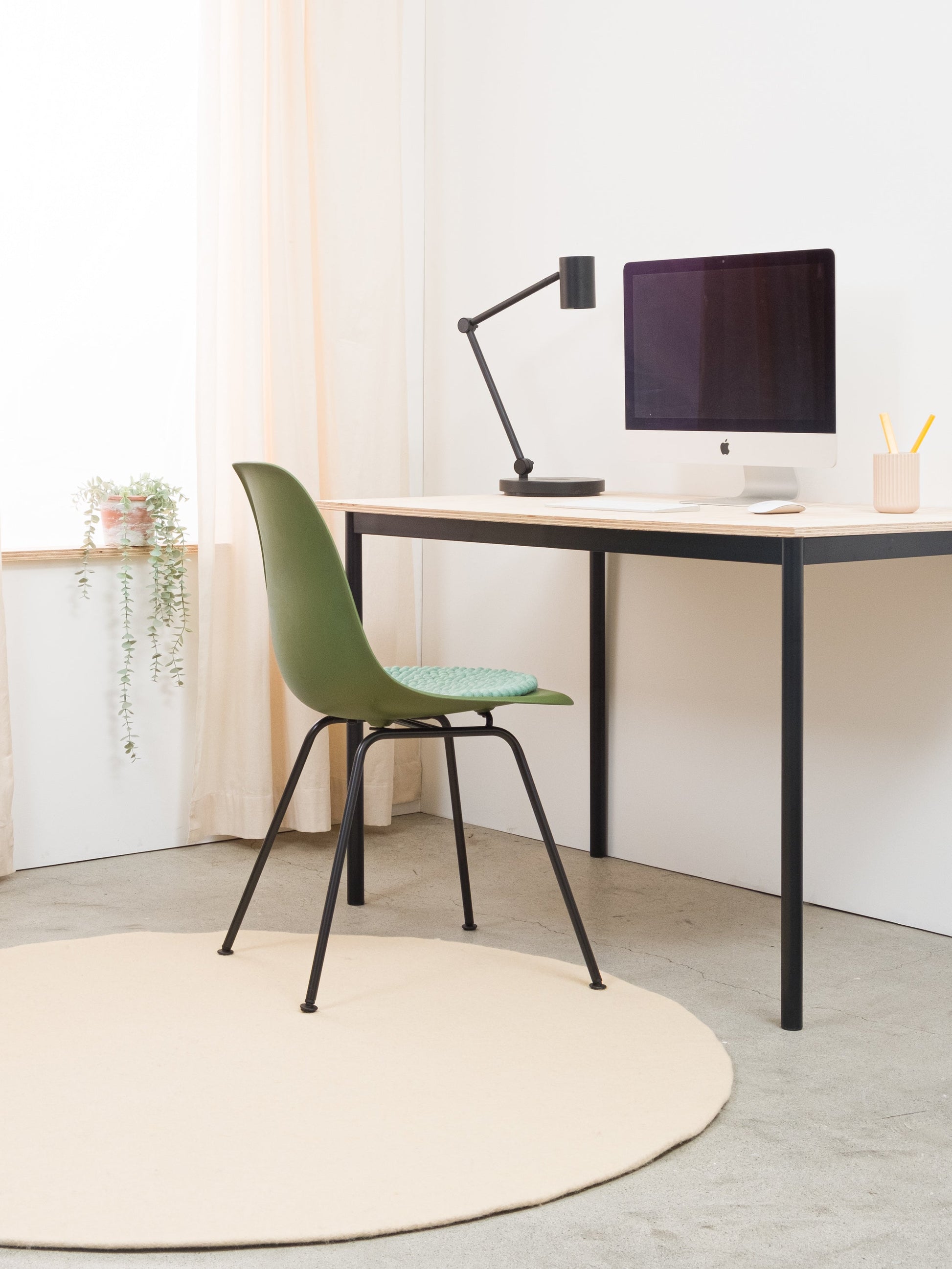 myfelt Levi Filzkugelteppich Beige aus Schurwolle – Bild 6