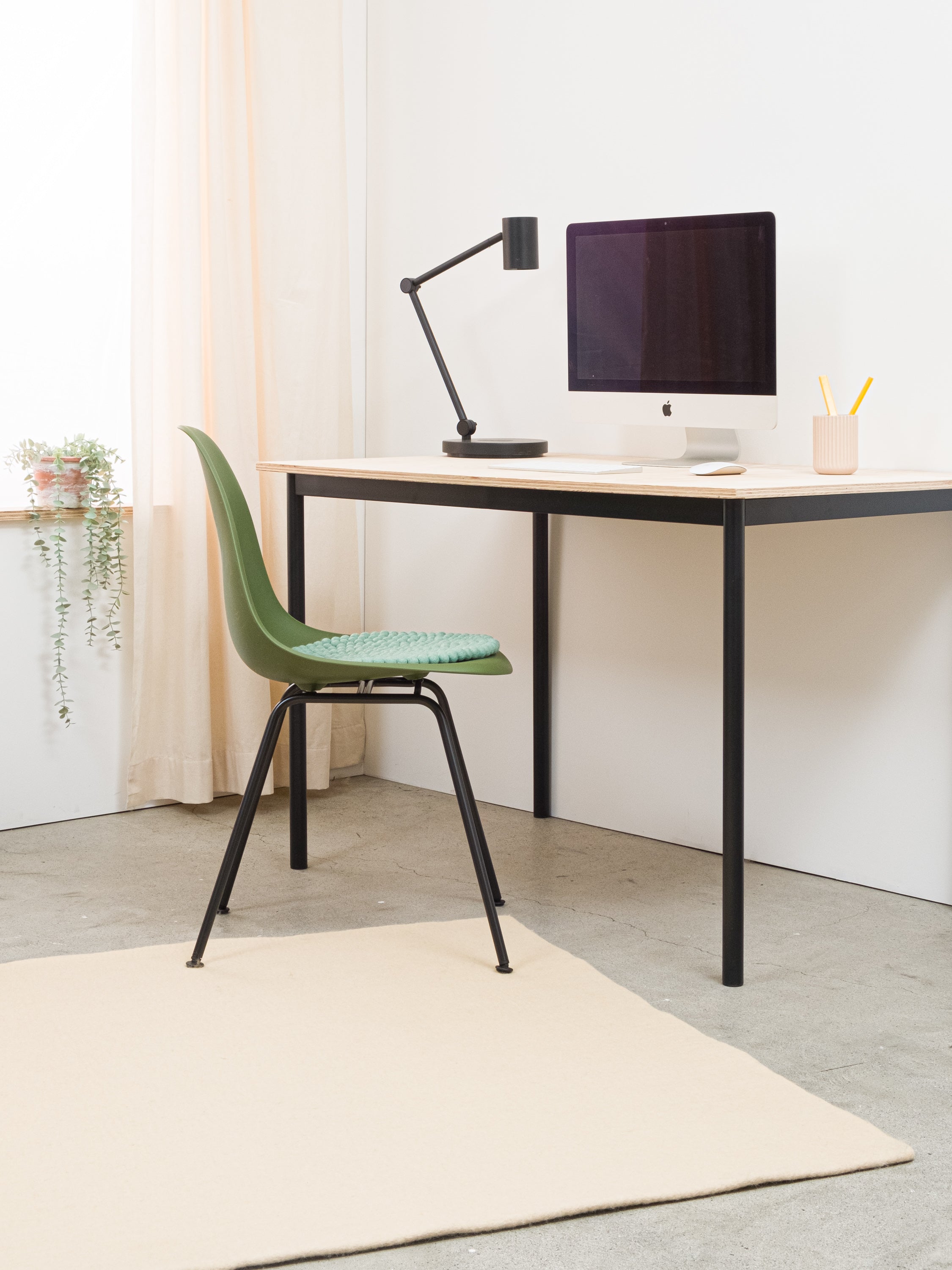 myfelt Levi Filzkugelteppich Beige aus Schurwolle – Bild 11