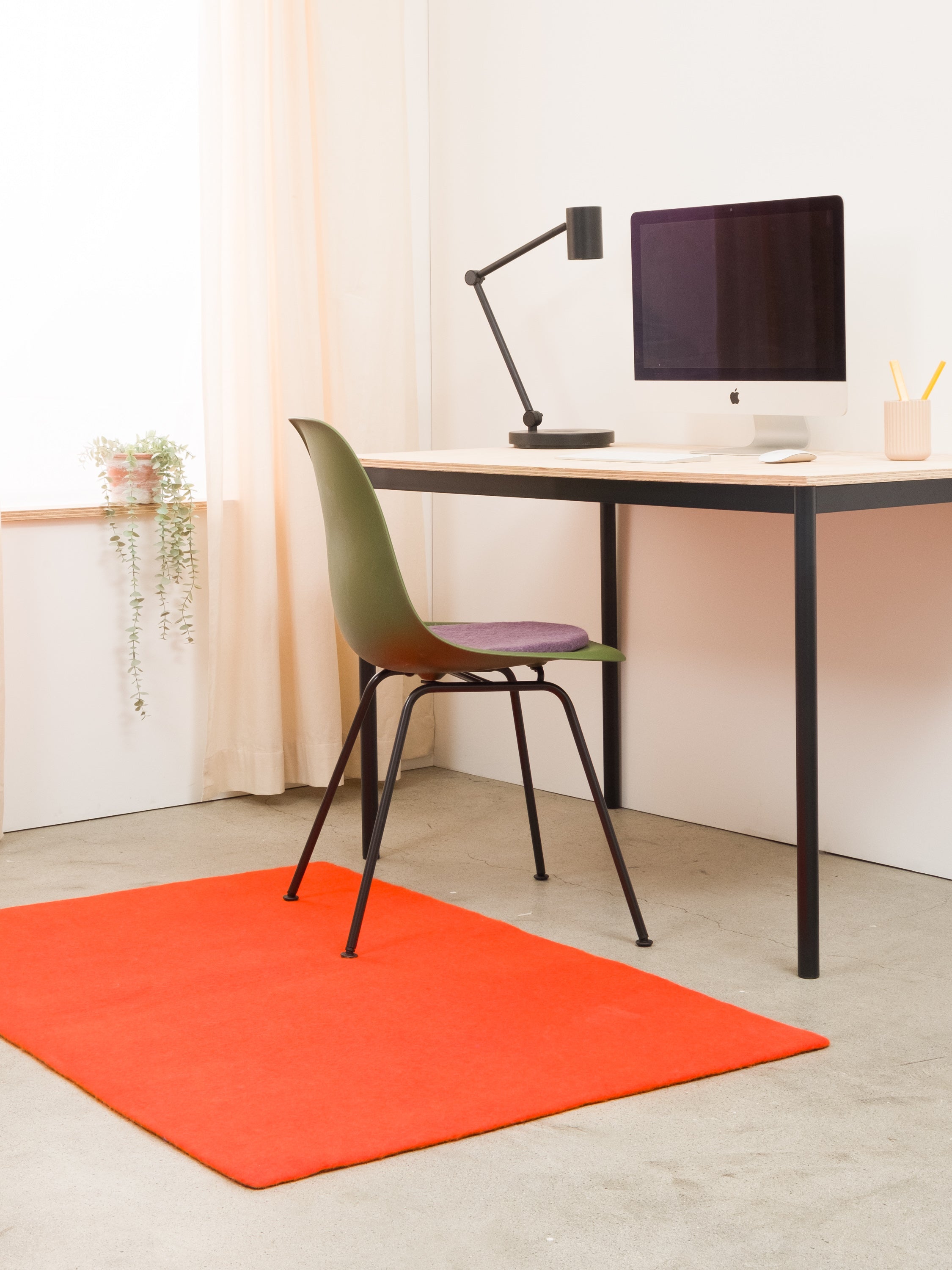 myfelt Mats Filzkugelteppich Rot, Orange aus Schurwolle – Bild 10