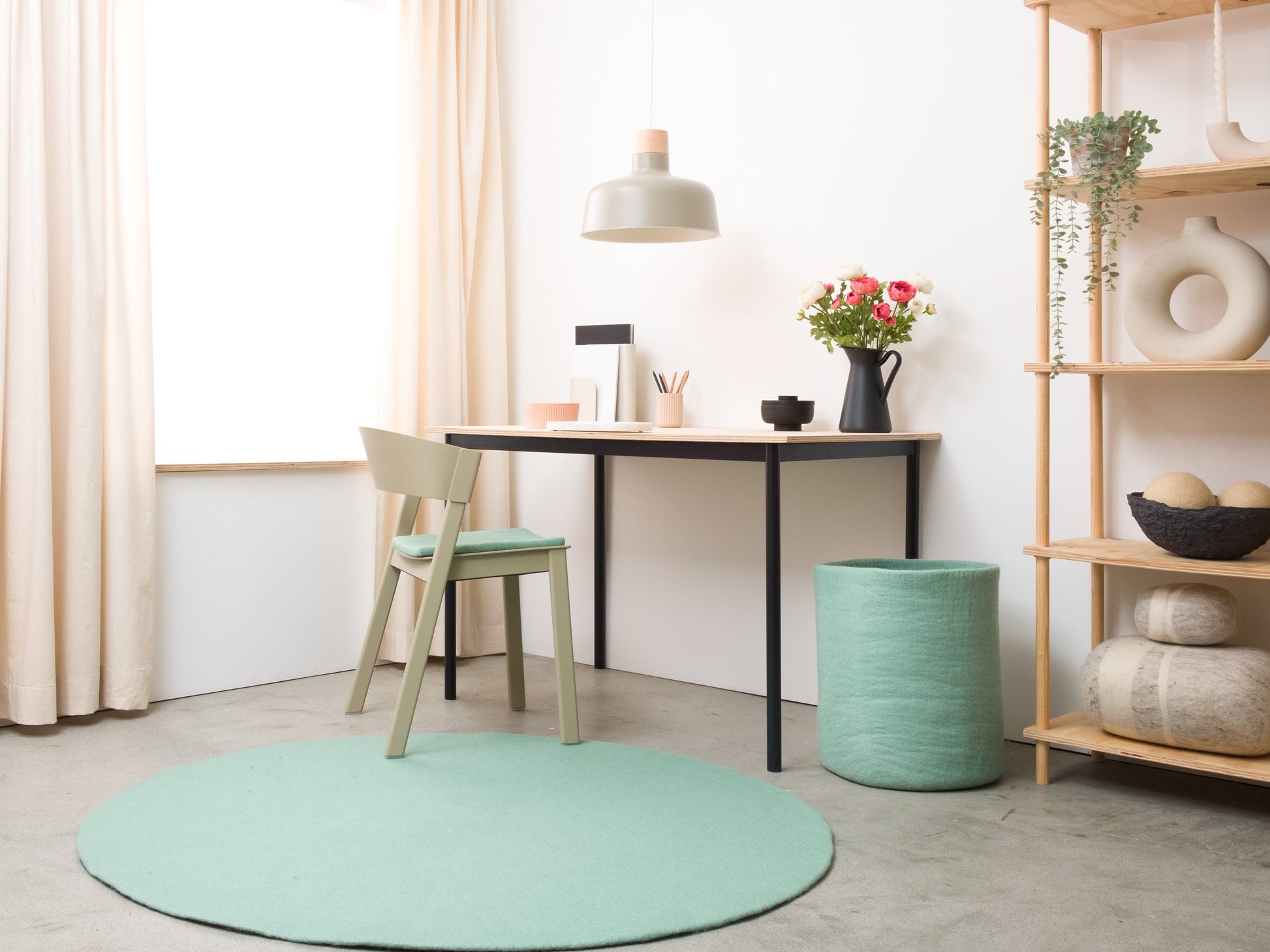 myfelt Fine Filzkugelteppich Blau aus Schurwolle – Bild 7