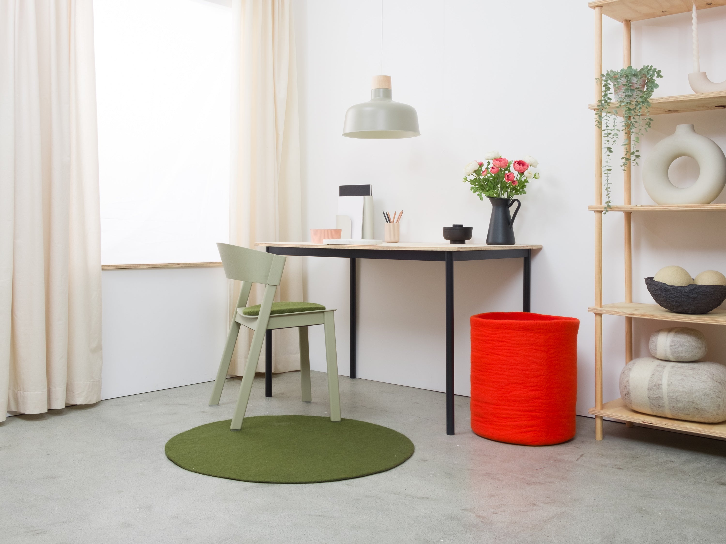 myfelt Jost Filzkugelteppich Grün aus Schurwolle – Bild 6