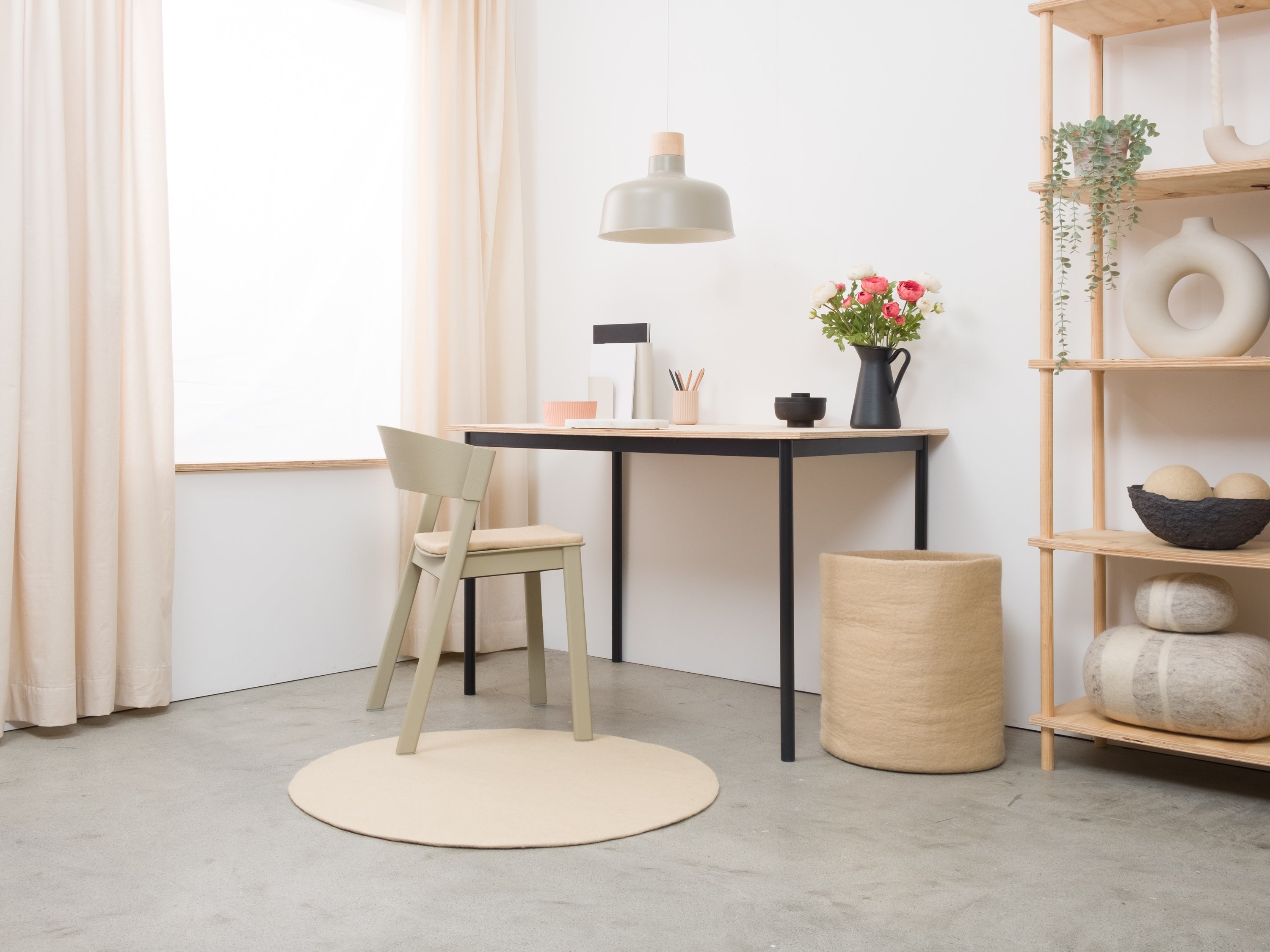myfelt Levi Filzkugelteppich Beige aus Schurwolle – Bild 8