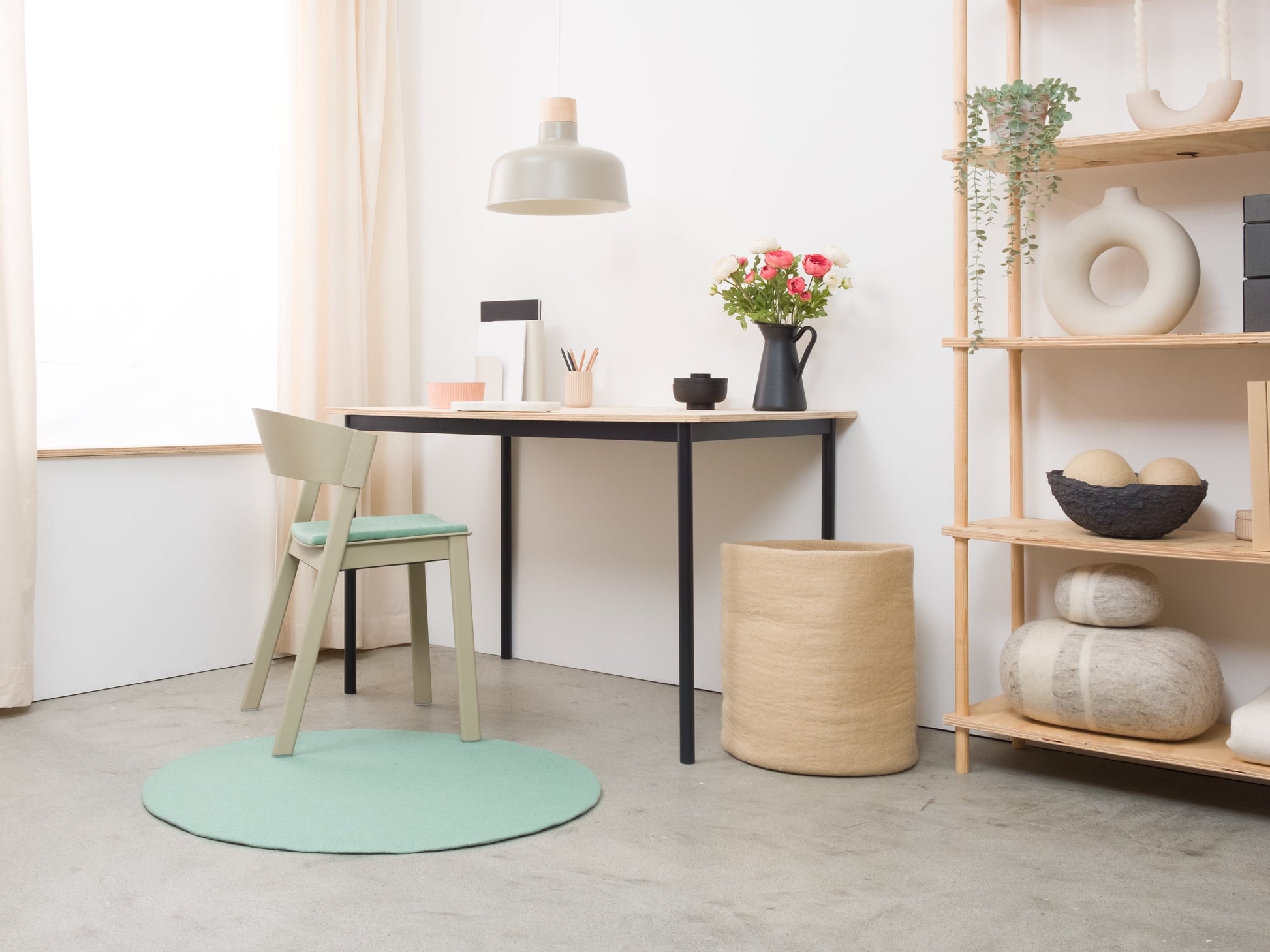 myfelt Fine Filzkugelteppich Blau aus Schurwolle – Bild 8