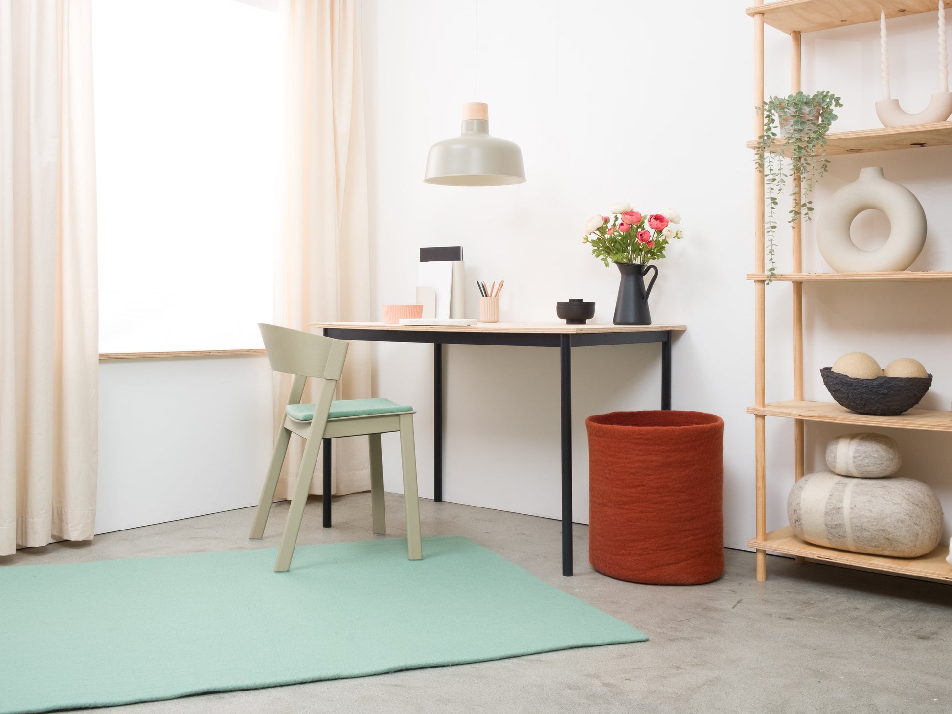 myfelt Fine Filzkugelteppich Blau aus Schurwolle – Bild 4