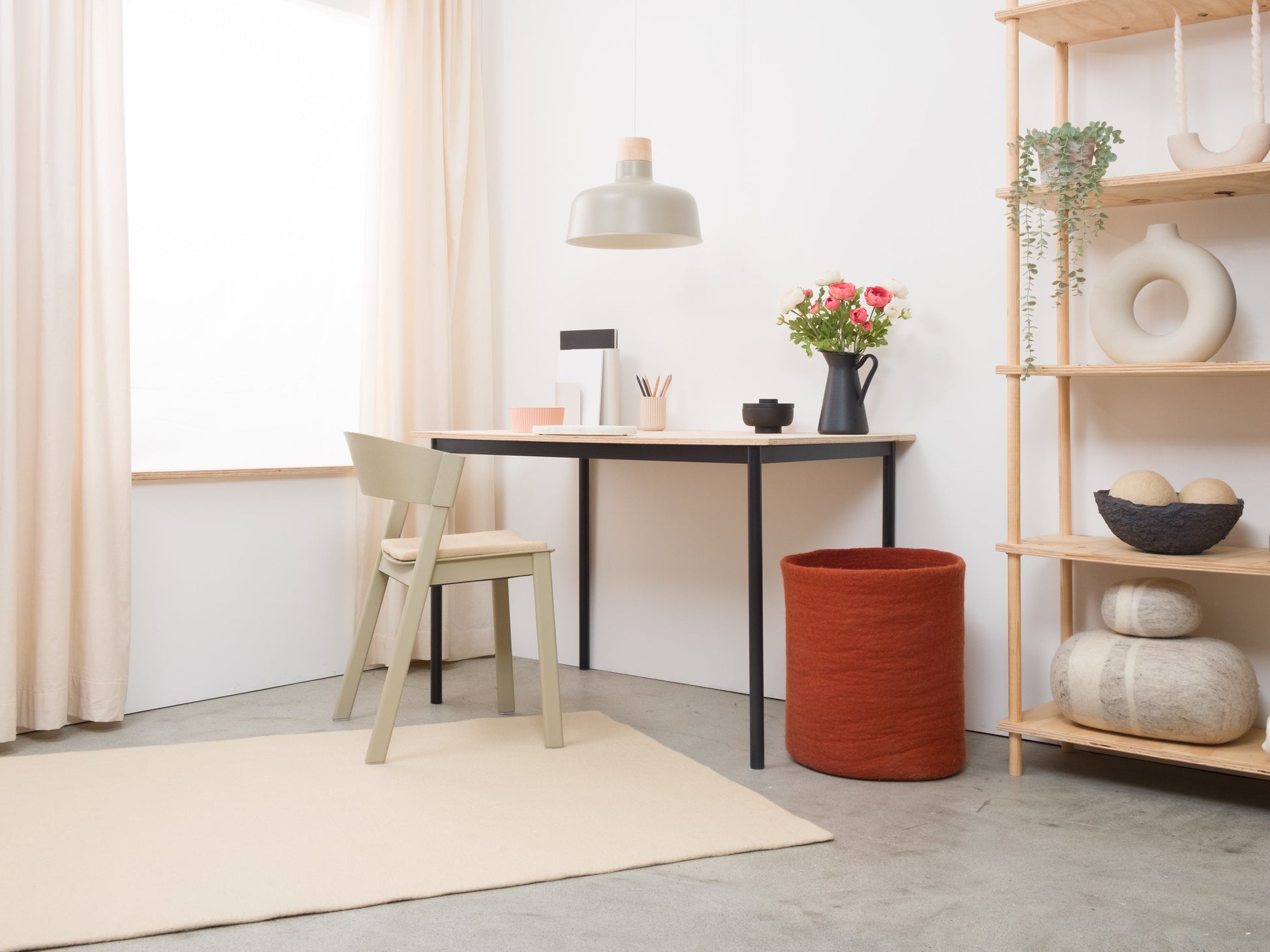 myfelt Levi Filzkugelteppich Beige aus Schurwolle – Bild 6