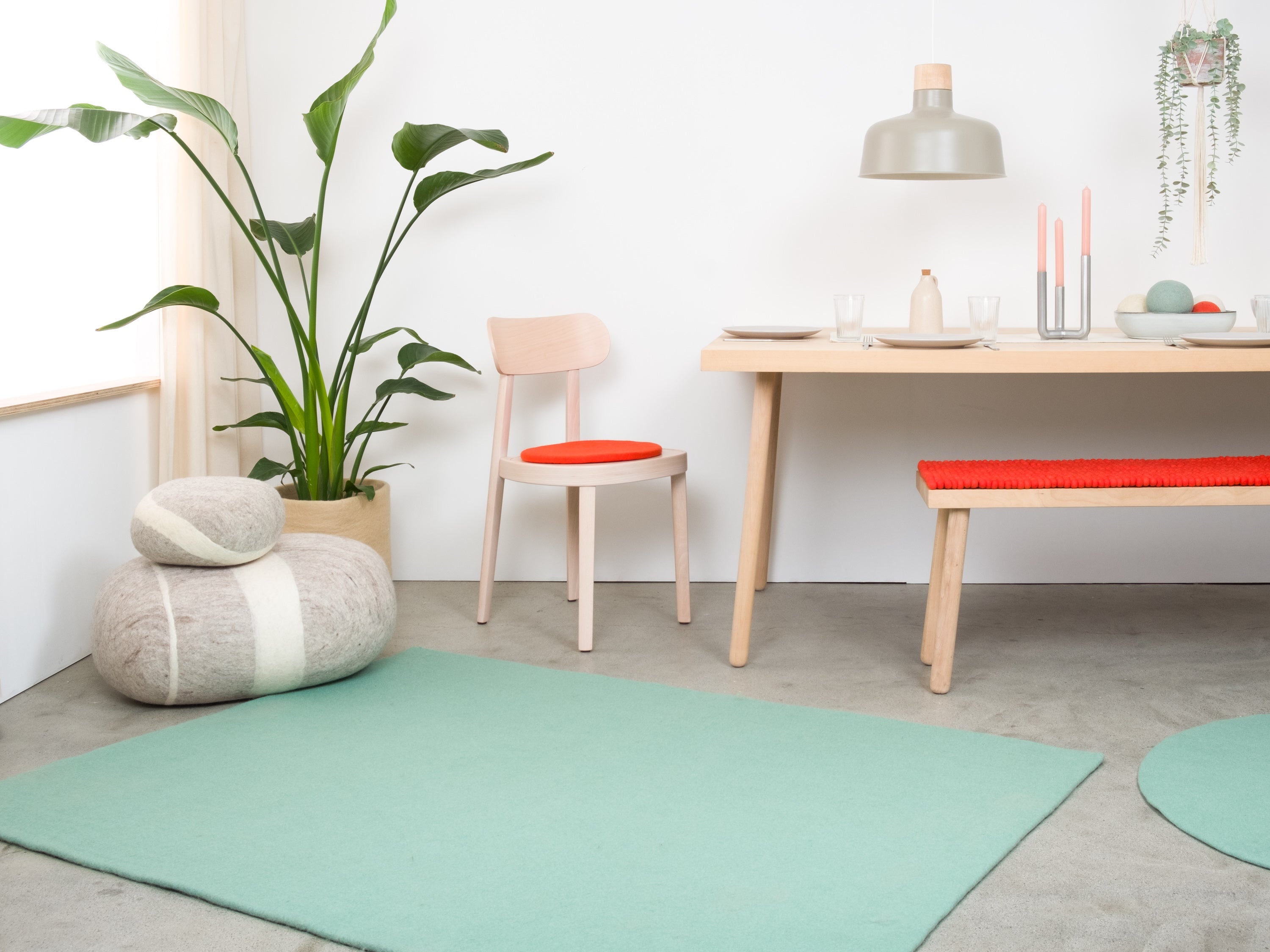 myfelt Fine Filzkugelteppich Blau aus Schurwolle – Bild 5