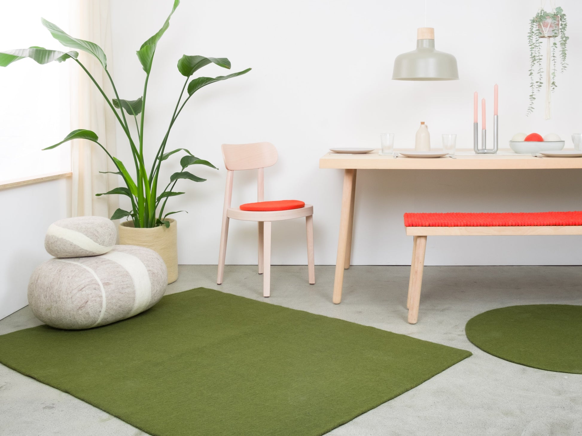 myfelt Jost Filzkugelteppich Grün aus Schurwolle – Bild 7
