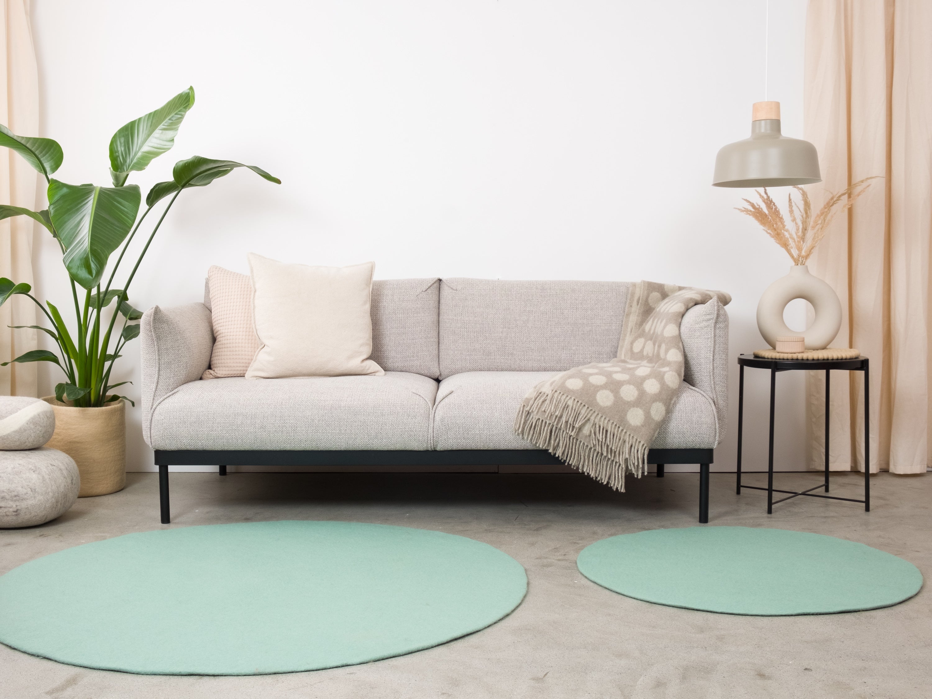 myfelt Fine Filzkugelteppich Blau aus Schurwolle – Bild 10