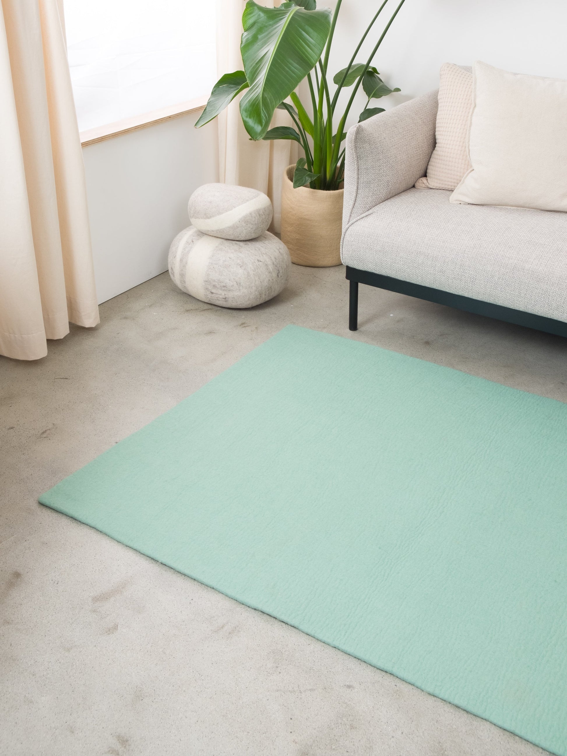 myfelt Fine Filzkugelteppich Blau aus Schurwolle – Bild 7