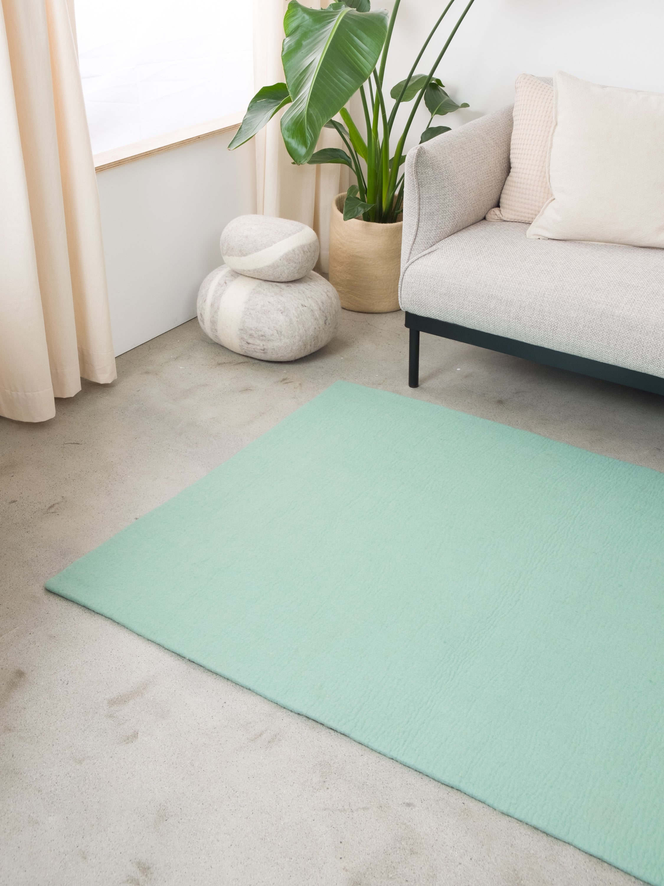 myfelt Fine Filzkugelteppich Blau aus Schurwolle – Bild 7