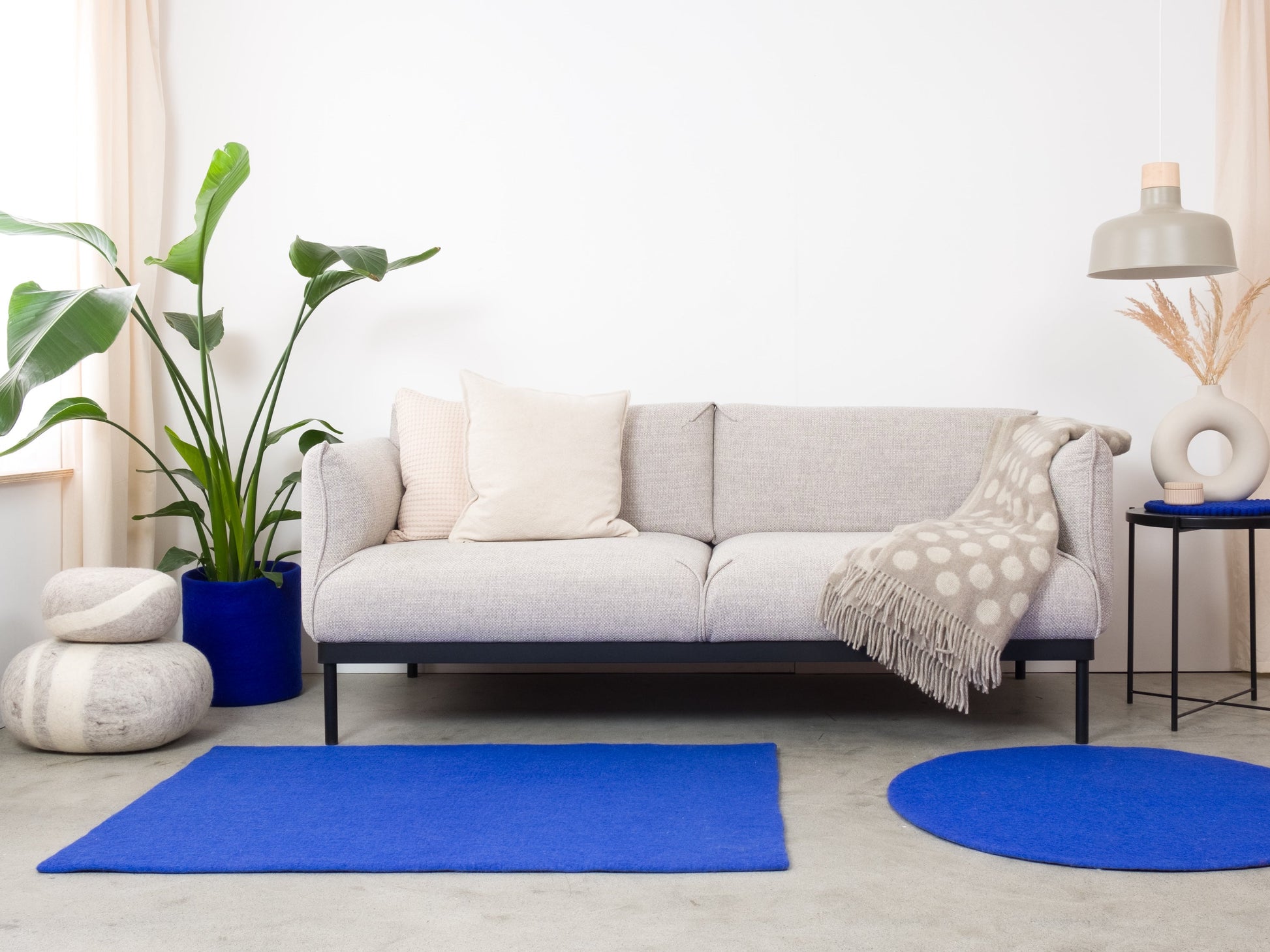 myfelt Isa Filzkugelteppich Blau aus Schurwolle – Bild 6