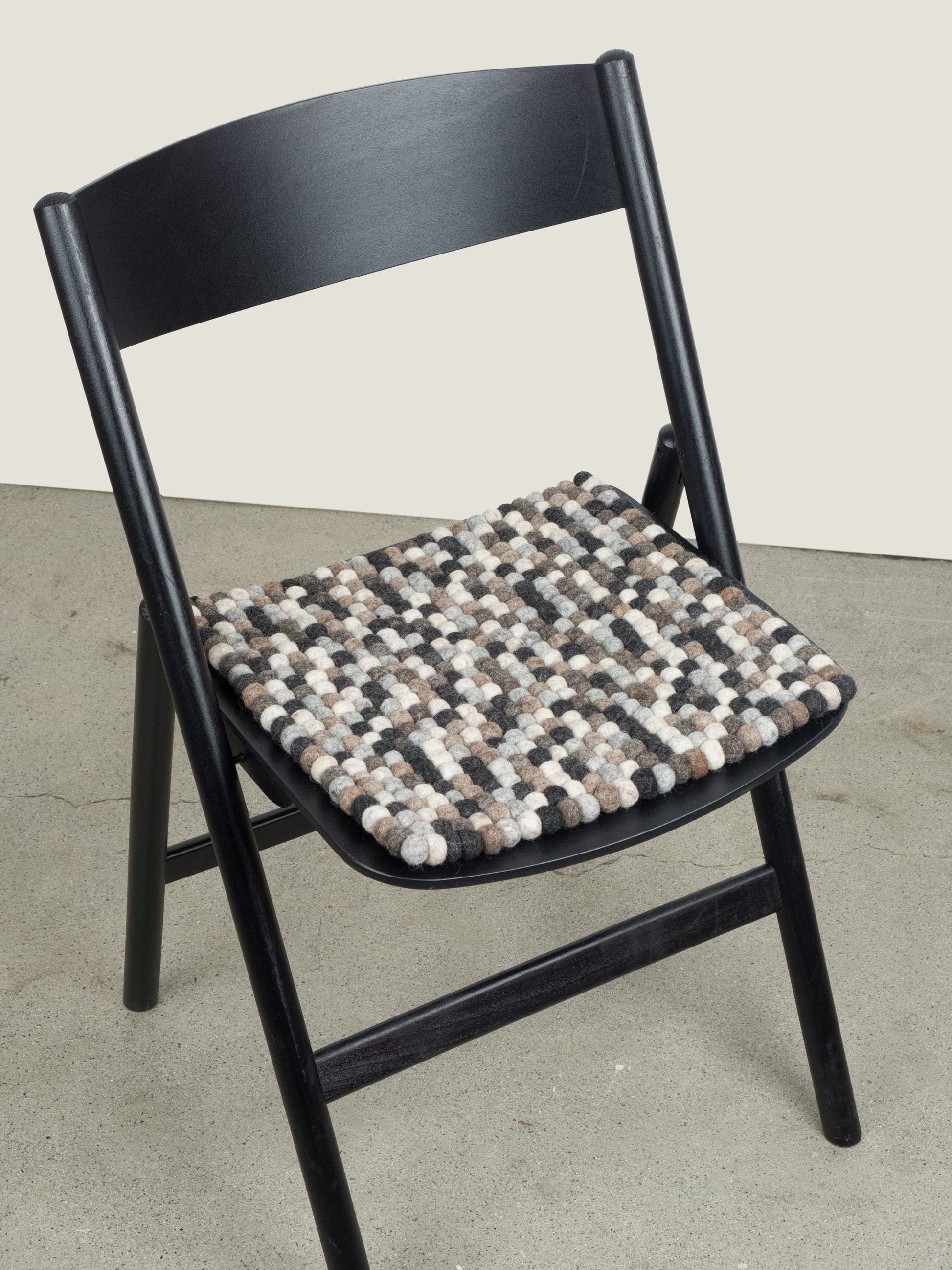 myfelt Néla Sitzkissen aus Schurwolle – Bild 2