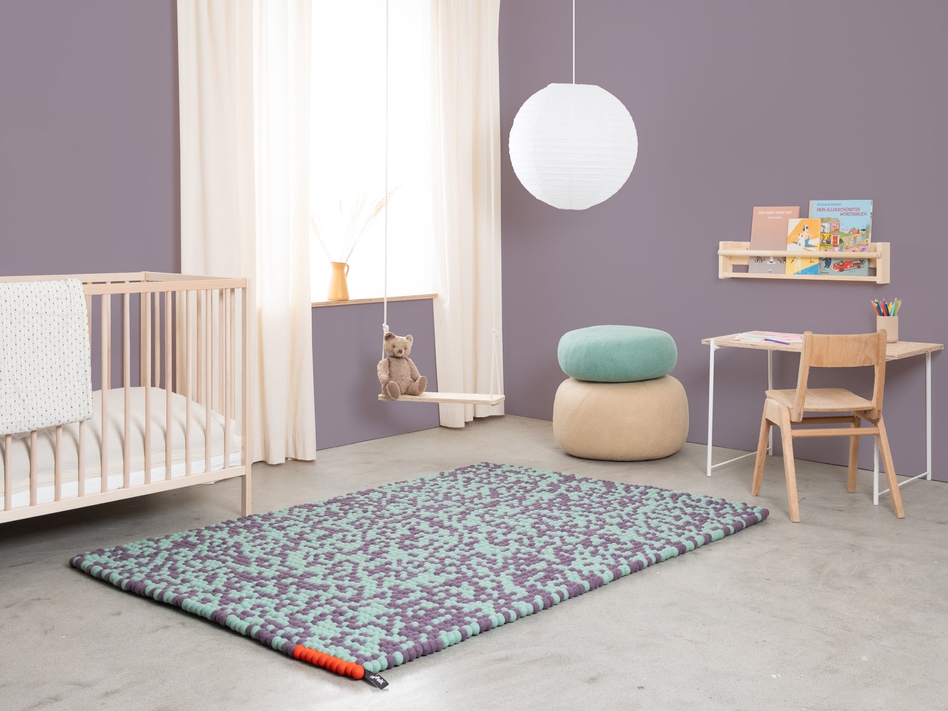 myfelt Aether Filzkugelteppich Grün, Lila aus Schurwolle – Bild 2