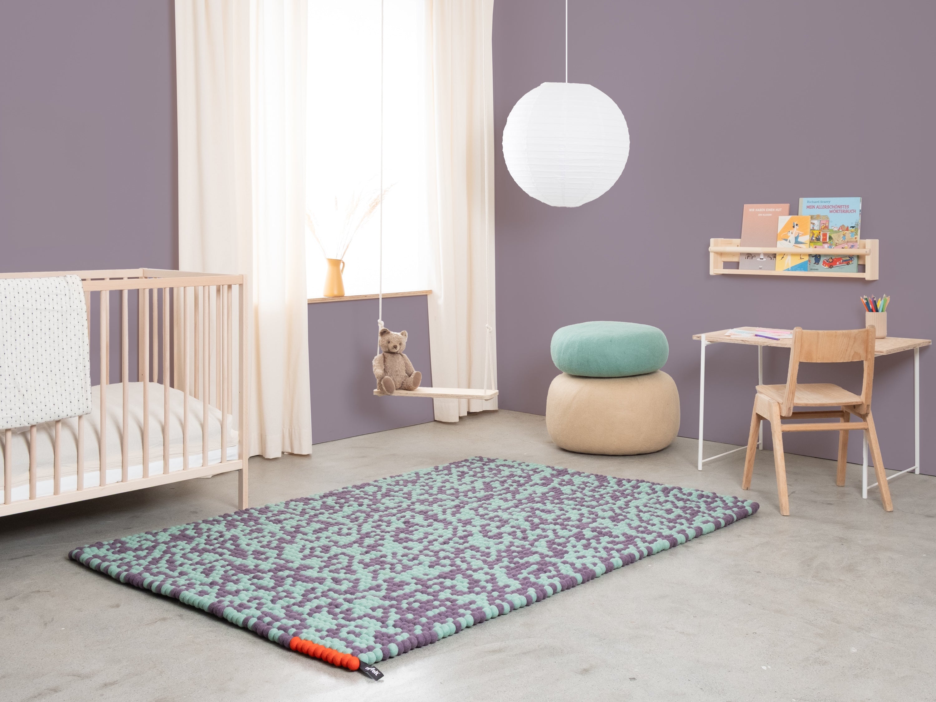 myfelt Aether Filzkugelteppich Grün, Lila aus Schurwolle – Bild 2