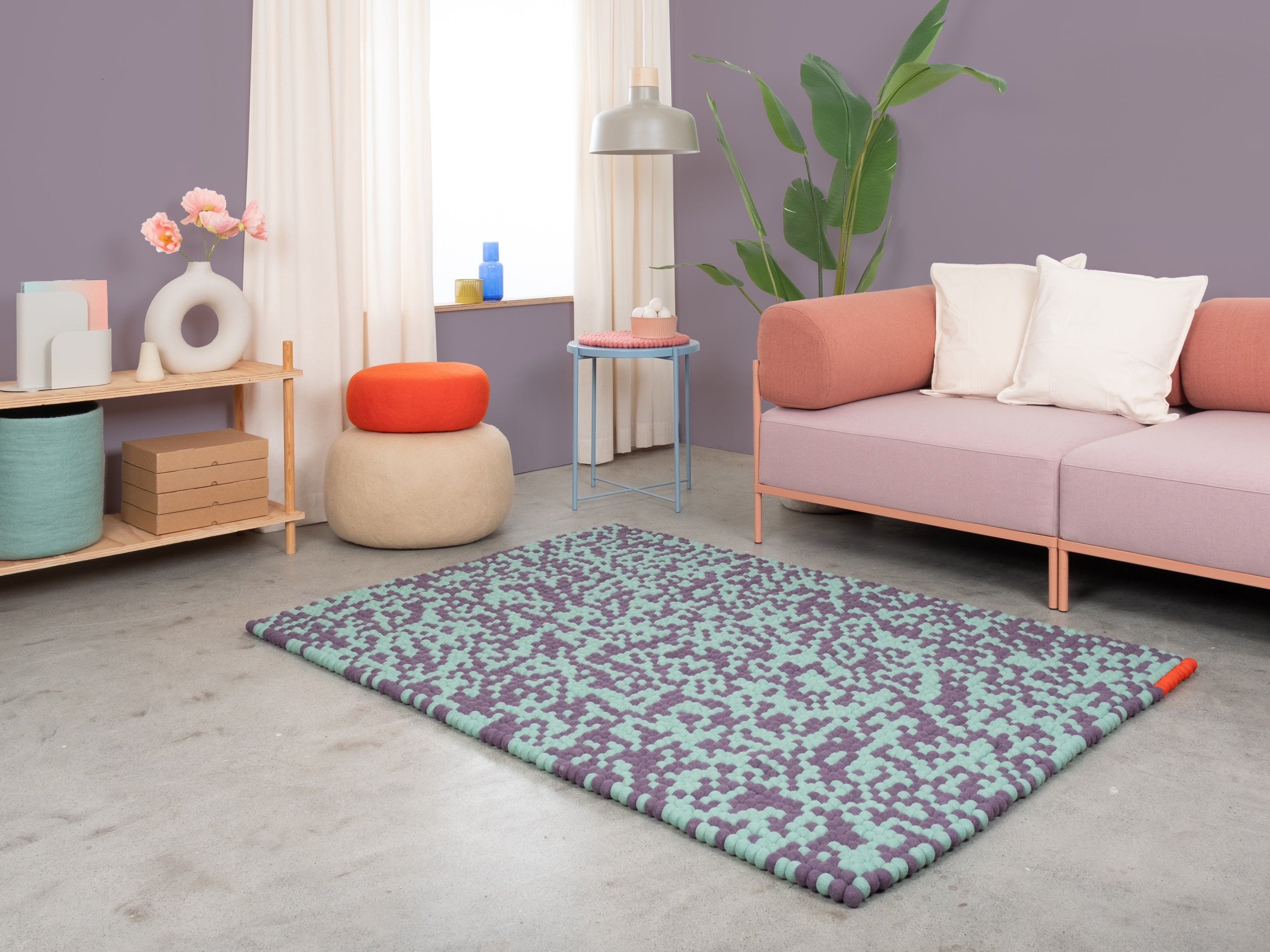 myfelt Aether Filzkugelteppich Grün, Lila aus Schurwolle – Bild 3