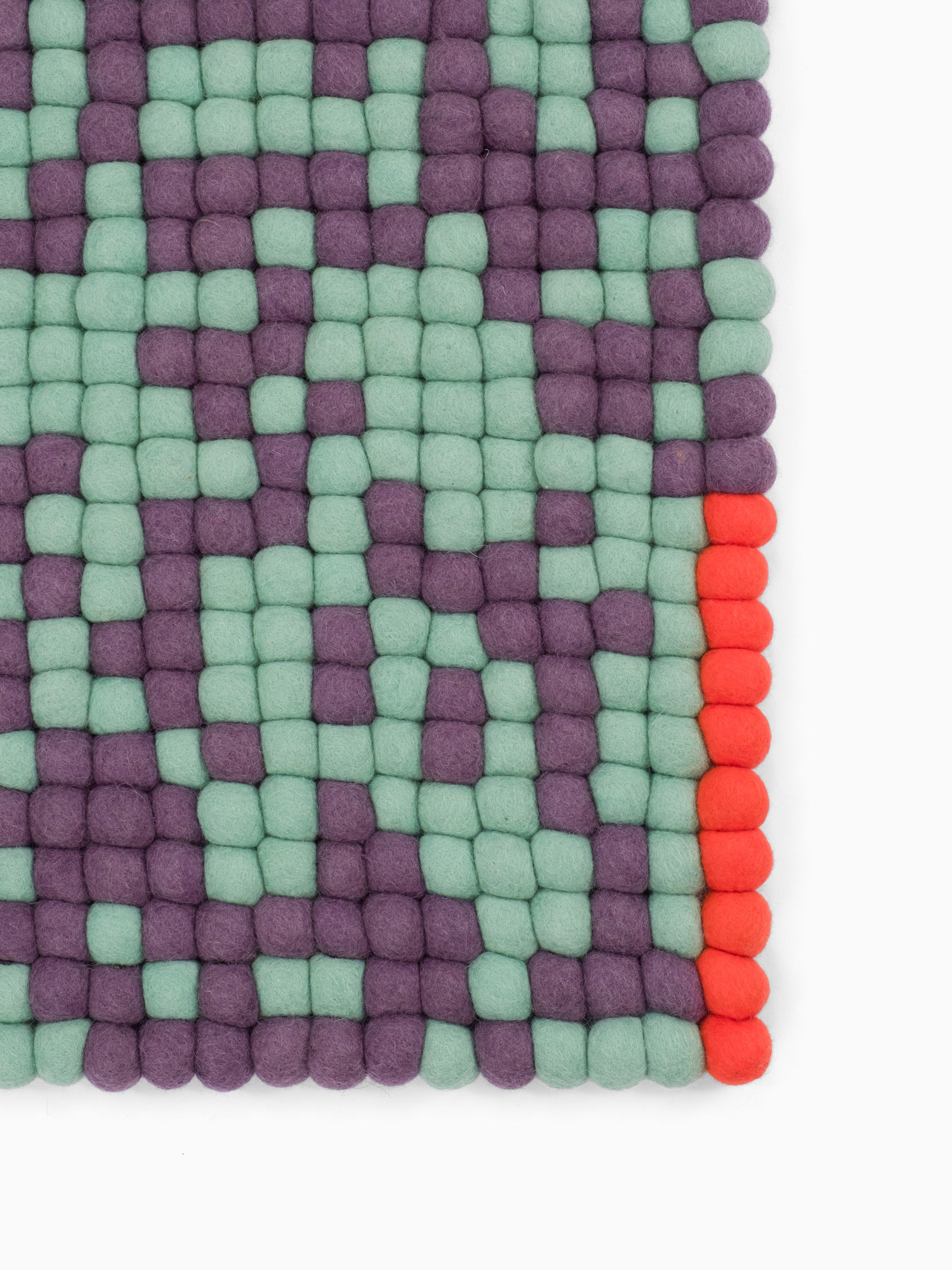 myfelt Aether Filzkugelteppich Grün, Lila aus Schurwolle – Bild 8