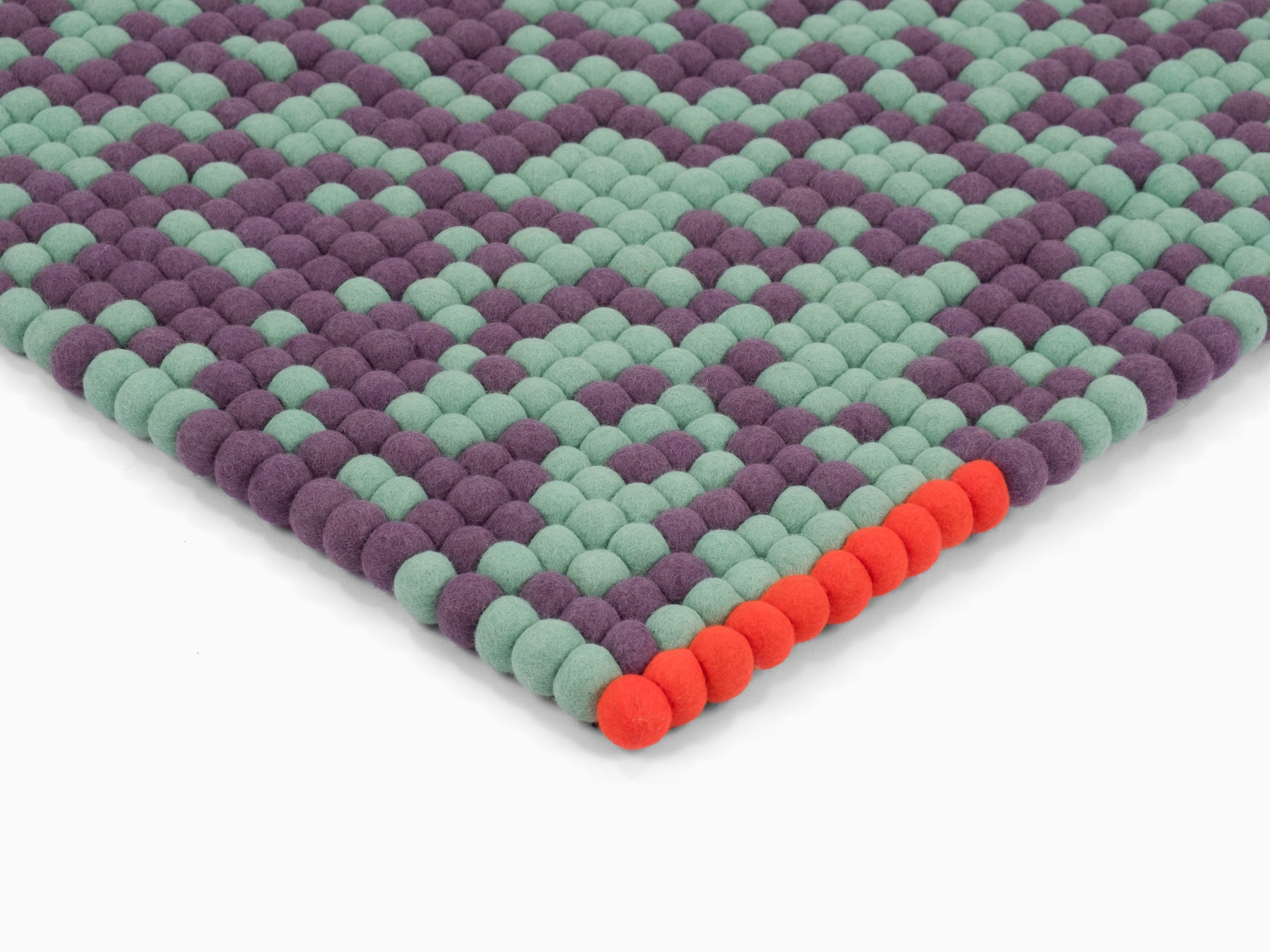 myfelt Aether Filzkugelteppich Grün, Lila aus Schurwolle – Bild 7