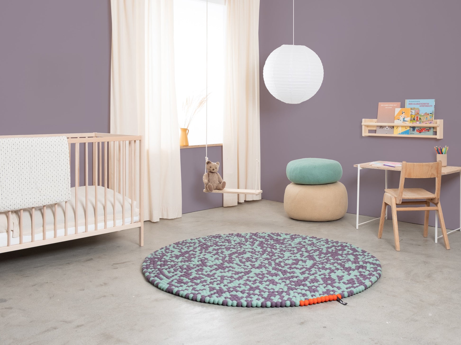 myfelt Aether Filzkugelteppich Grün, Lila aus Schurwolle – Bild 2