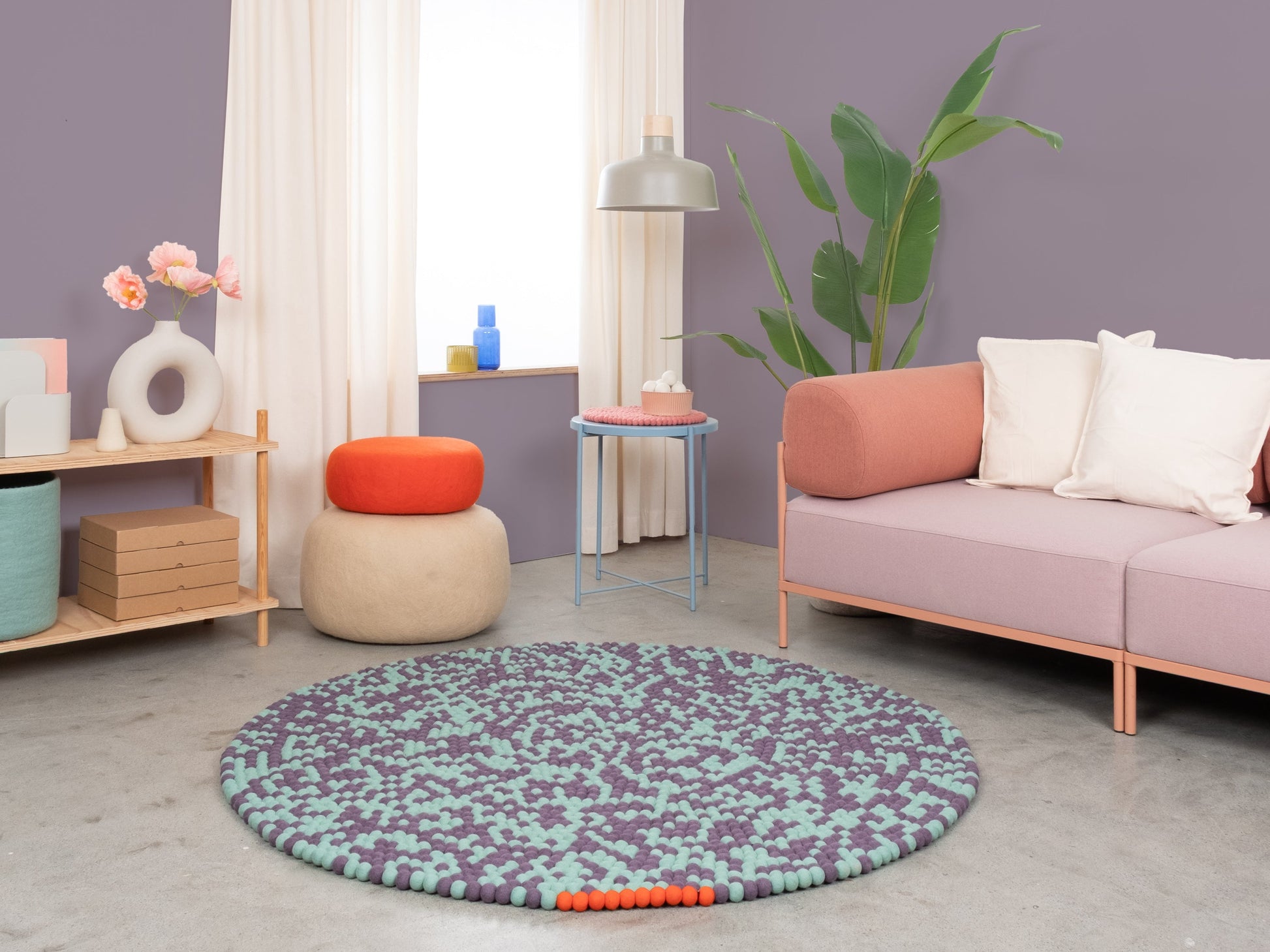 myfelt Aether Filzkugelteppich Grün, Lila aus Schurwolle – Bild 3