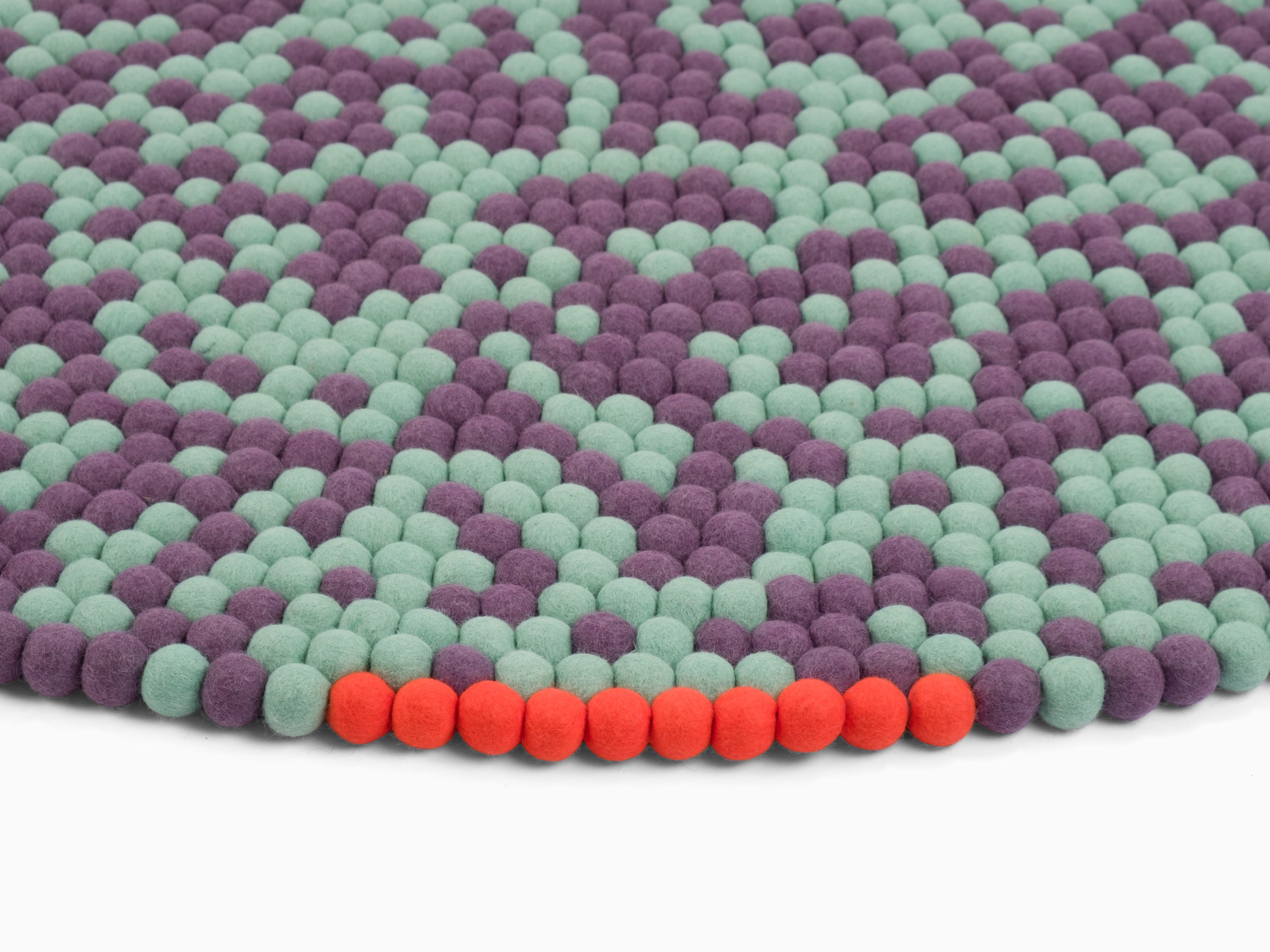 myfelt Aether Filzkugelteppich Grün, Lila aus Schurwolle – Bild 8