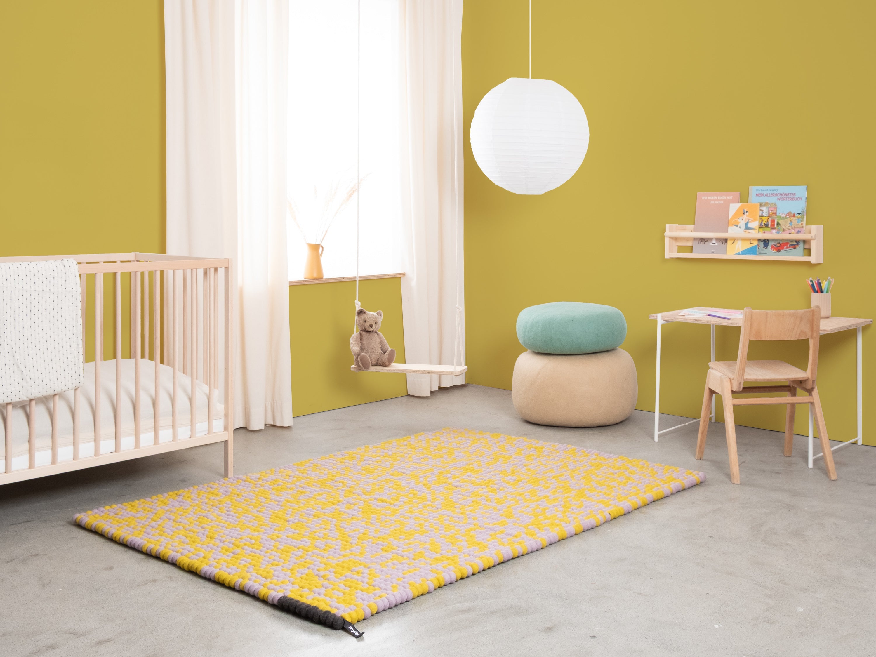 myfelt Zest Filzkugelteppich Lila, Gelb aus Schurwolle – Bild 3