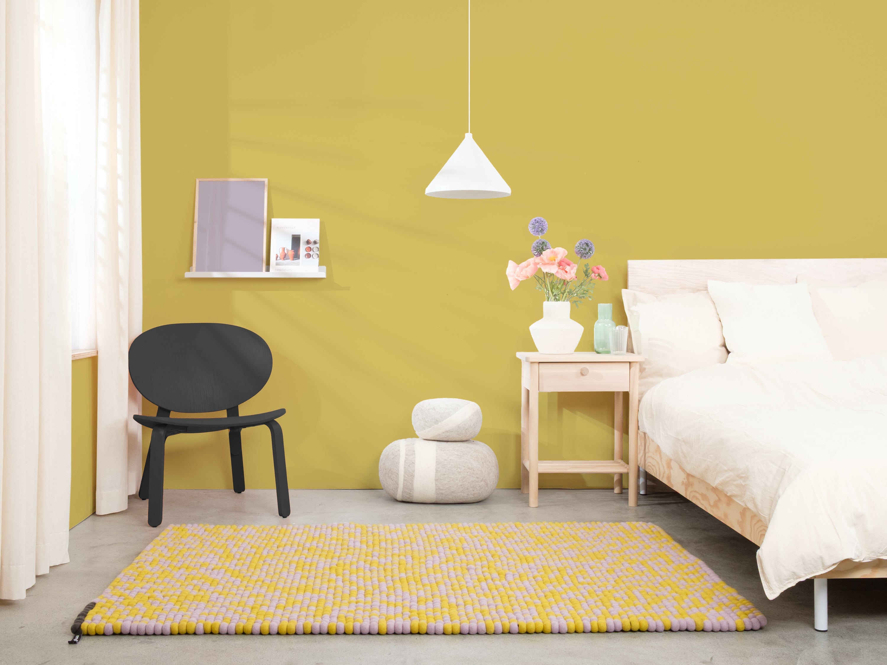 myfelt Zest Filzkugelteppich Lila, Gelb aus Schurwolle – Bild 5