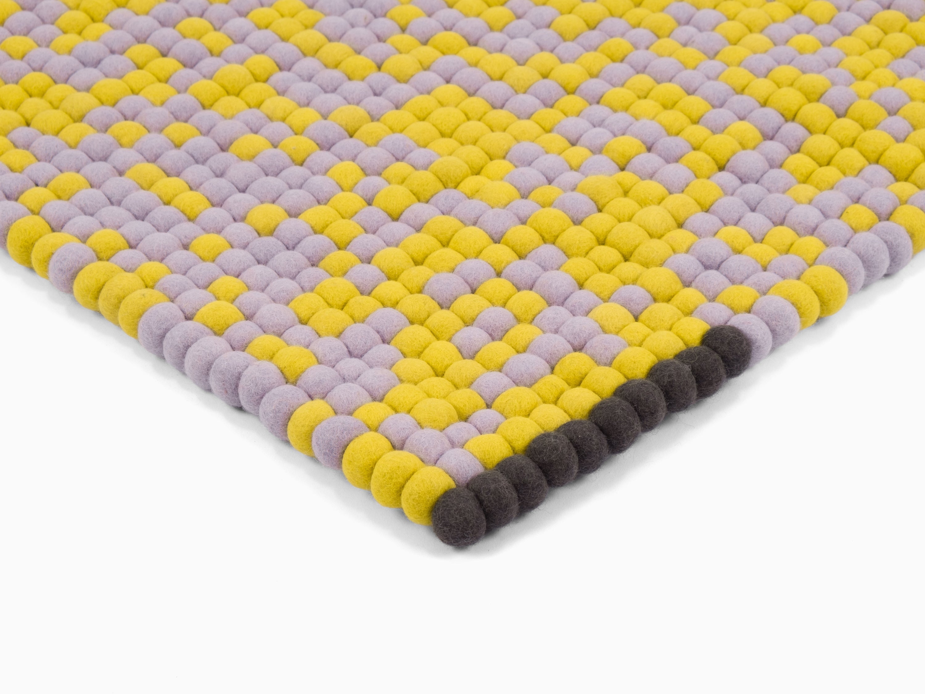 myfelt Zest Filzkugelteppich Lila, Gelb aus Schurwolle – Bild 7