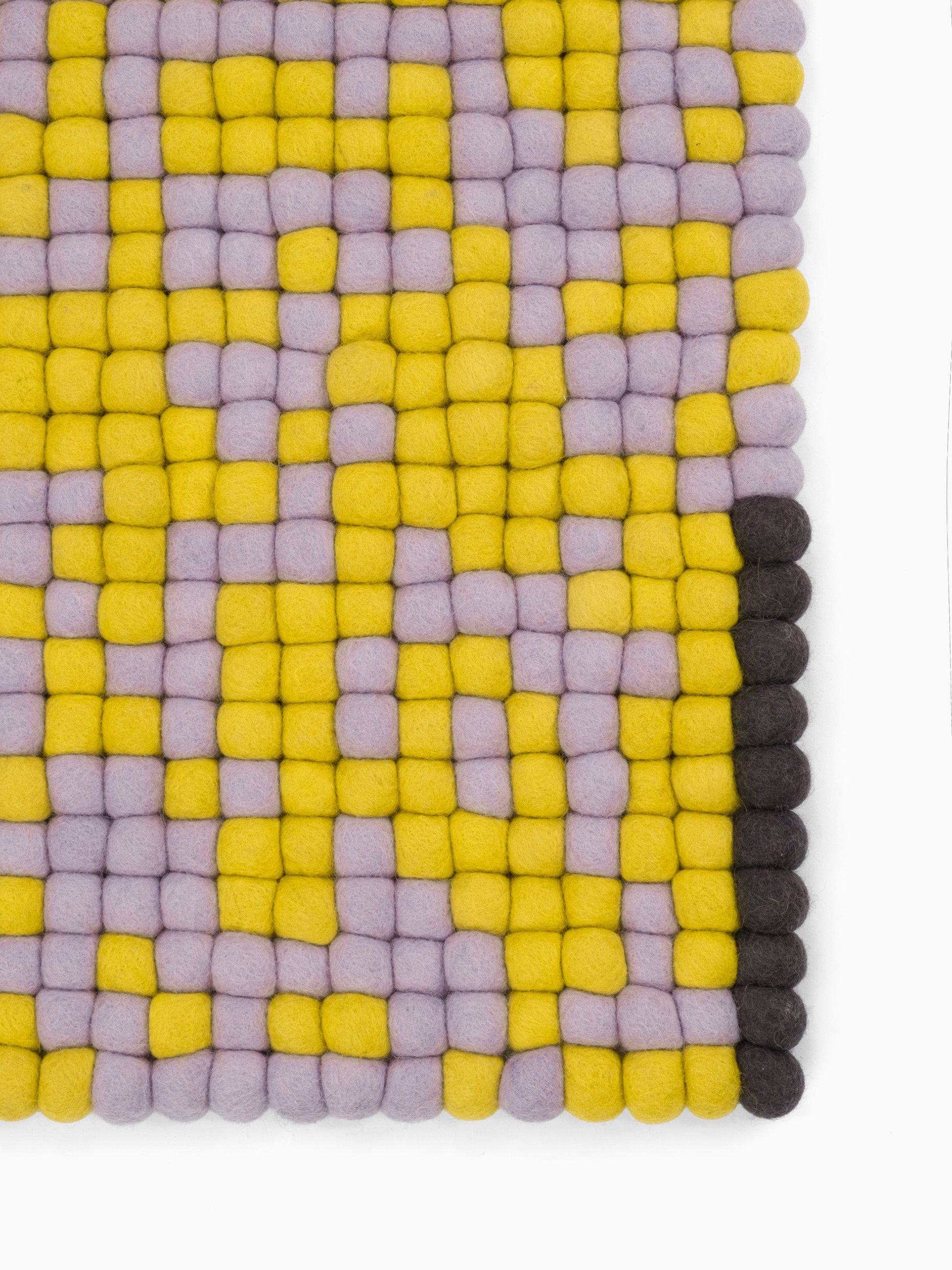 myfelt Zest Filzkugelteppich Lila, Gelb aus Schurwolle – Bild 8