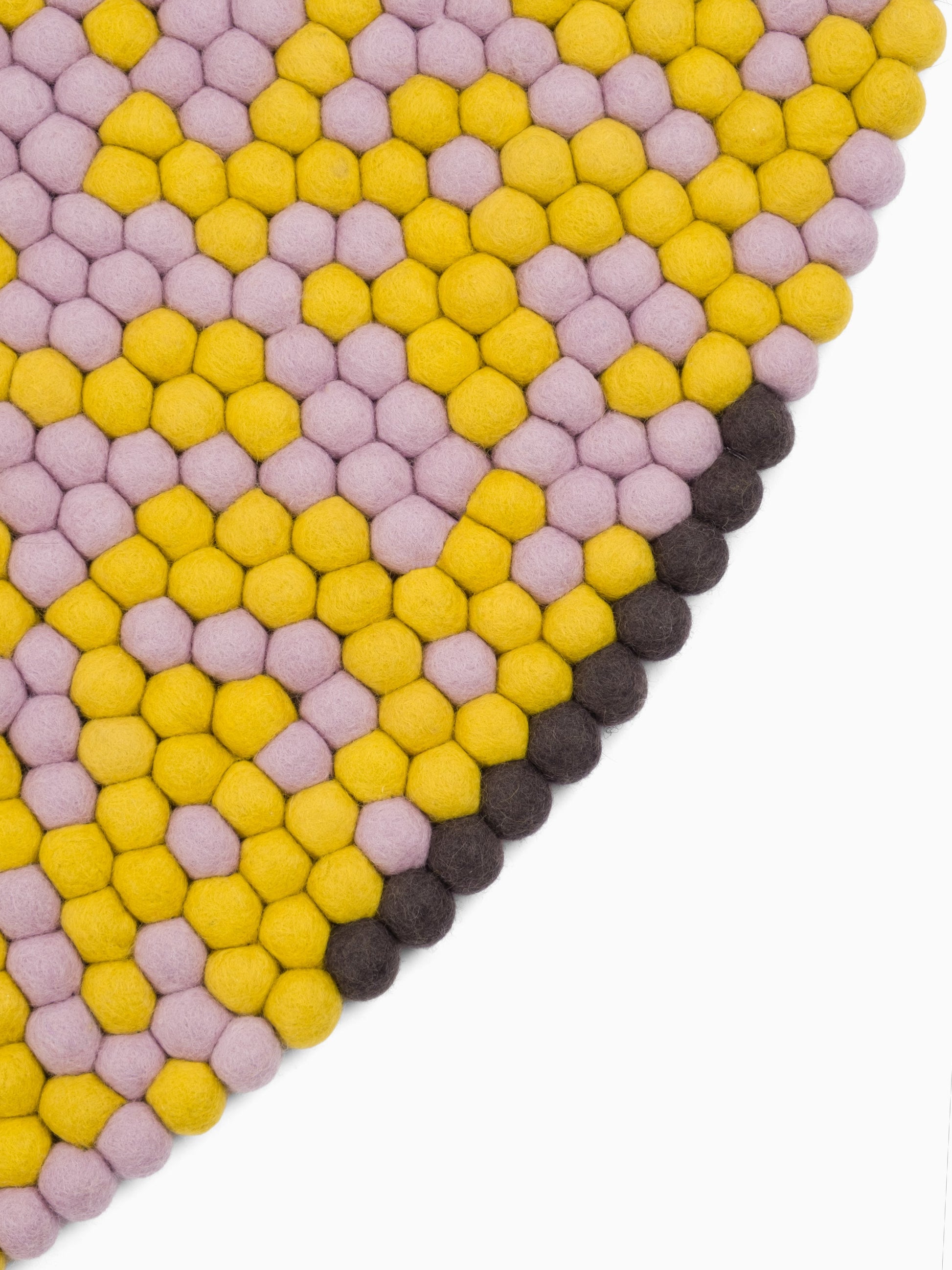 myfelt Zest Filzkugelteppich Lila, Gelb aus Schurwolle – Bild 7