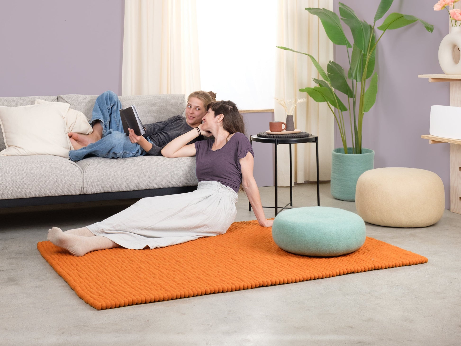 myfelt Afra Filzkugelteppich Orange aus Schurwolle – Bild 6