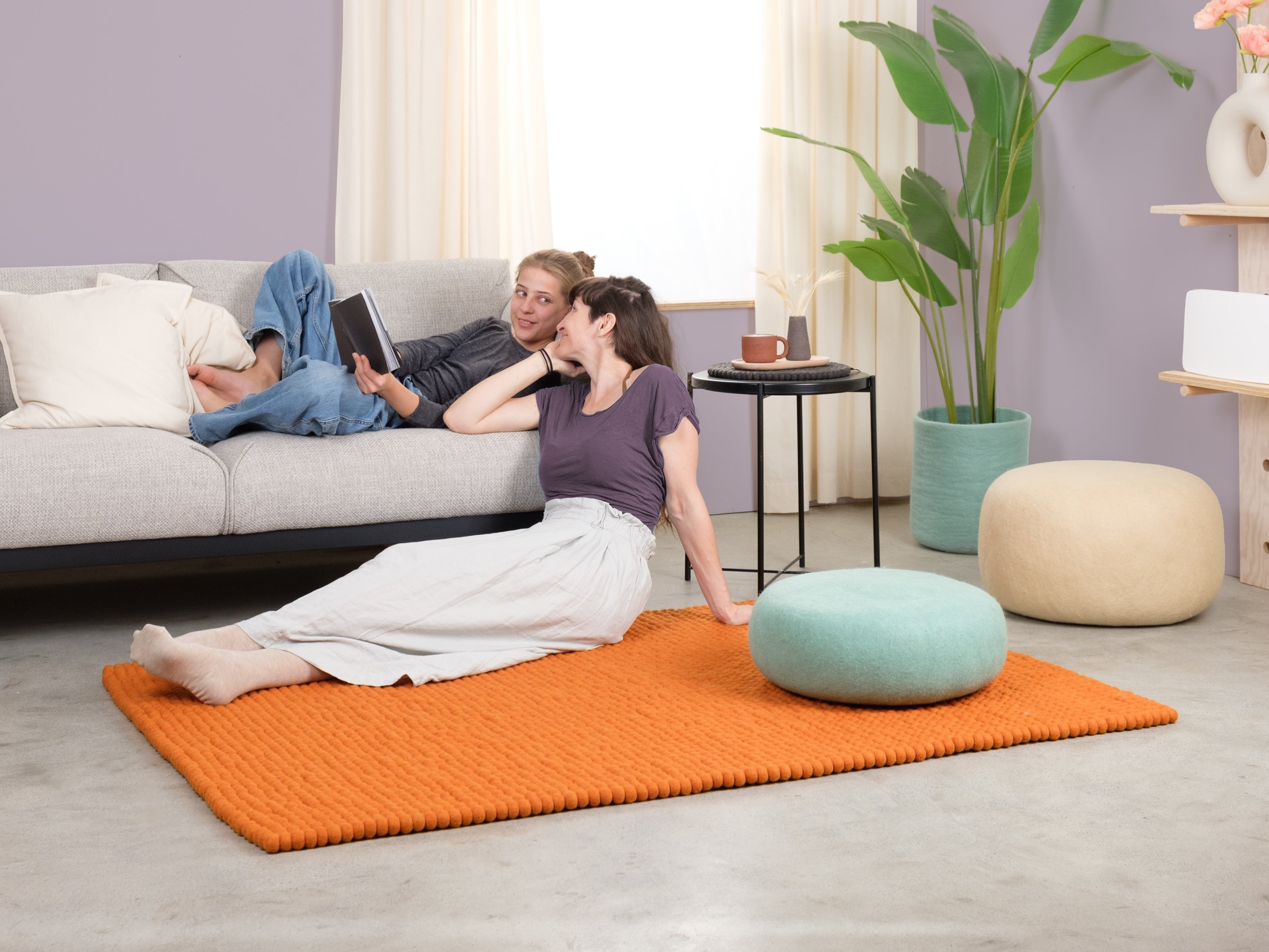 myfelt Afra Filzkugelteppich Orange aus Schurwolle – Bild 6