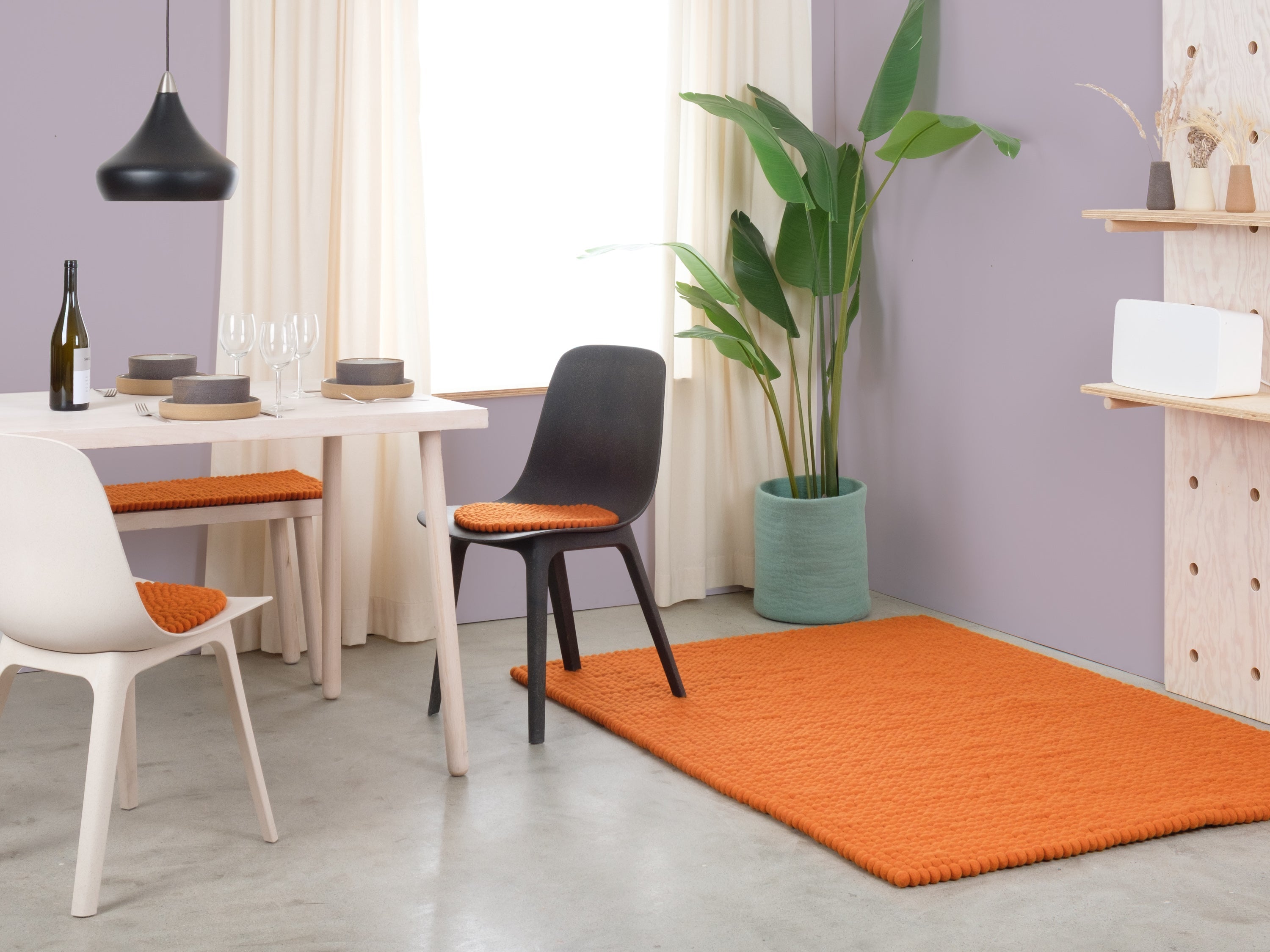 myfelt Afra Filzkugelteppich Orange aus Schurwolle – Bild 5